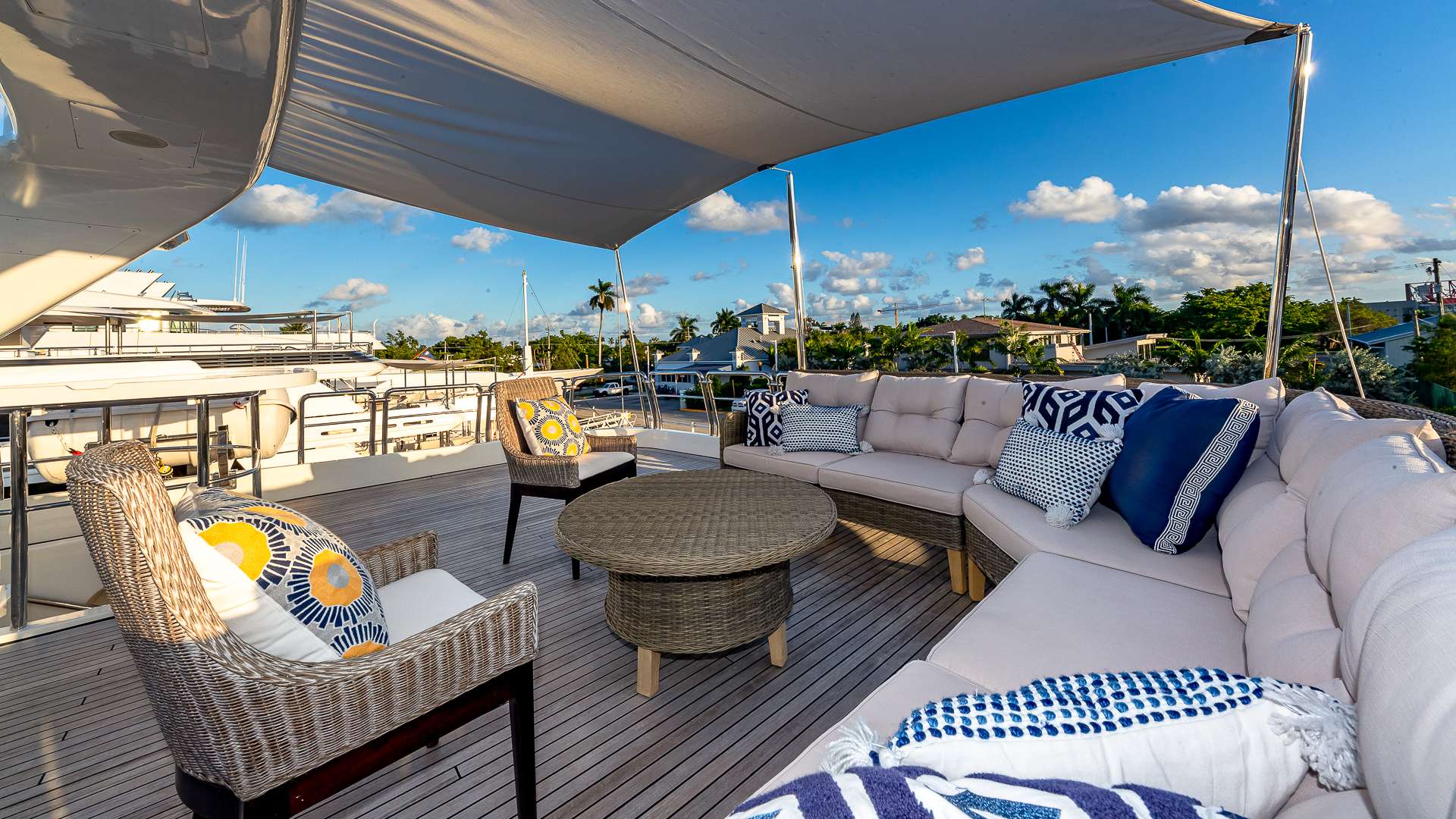 POUR ANOTHER Yacht Charter - Top deck