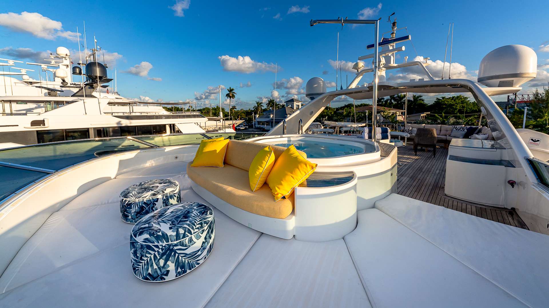 POUR ANOTHER Yacht Charter - Top deck