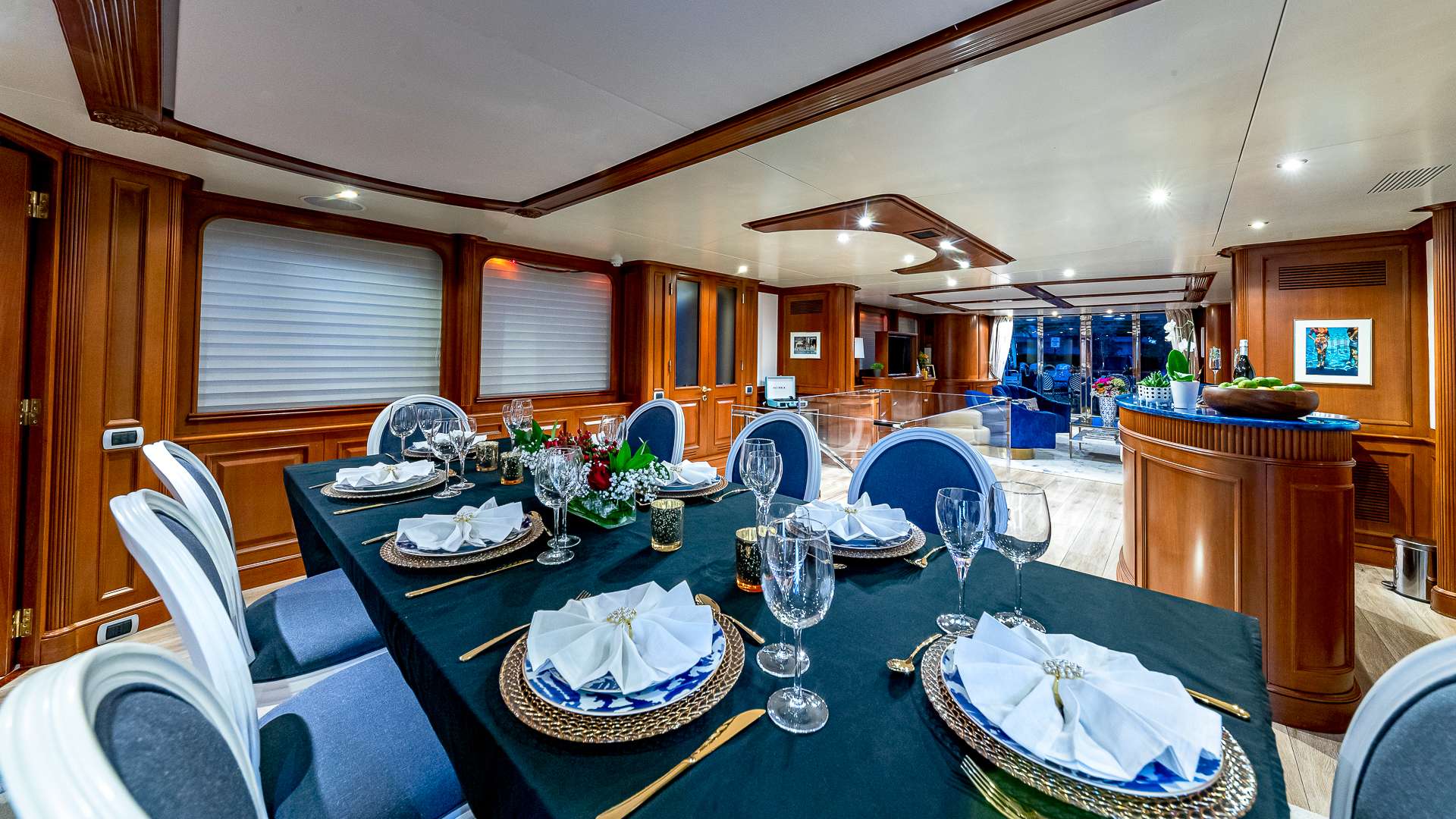 POUR ANOTHER Yacht Charter - Formal Dinning