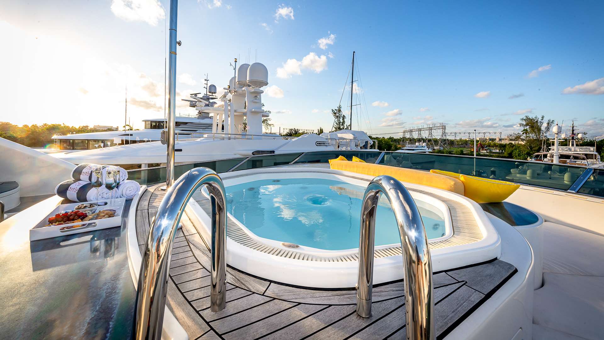 POUR ANOTHER Yacht Charter - Jacuzzi