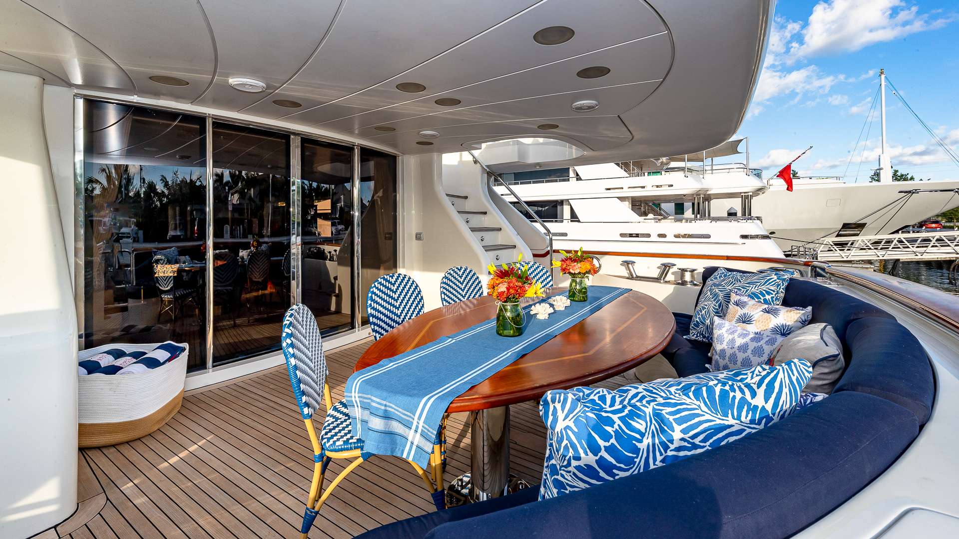 POUR ANOTHER Yacht Charter - Aft deck