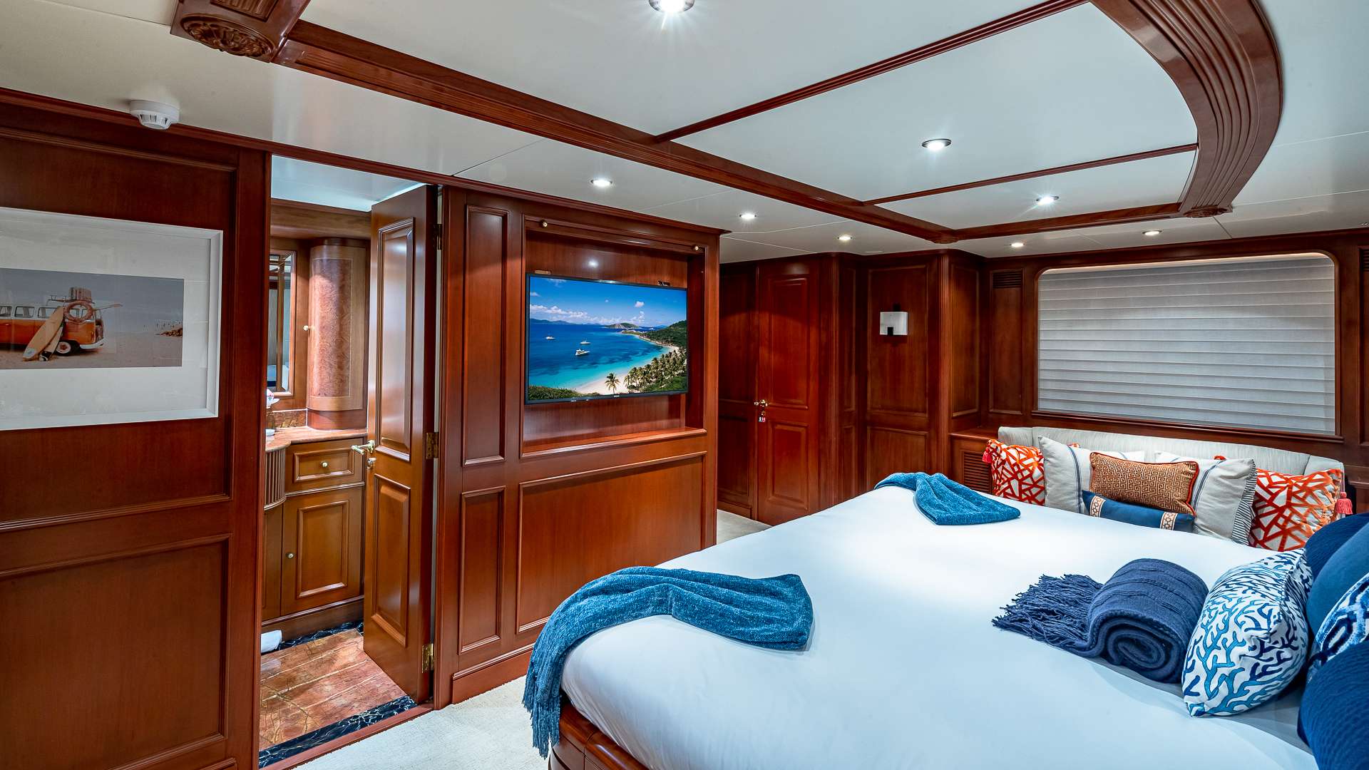 POUR ANOTHER Yacht Charter - VIP stateroom