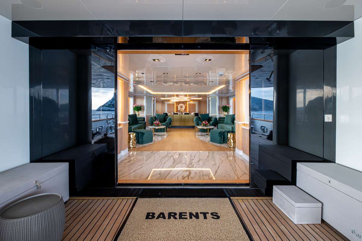 BARENTS Yacht Charter - Entrance to main deck salon