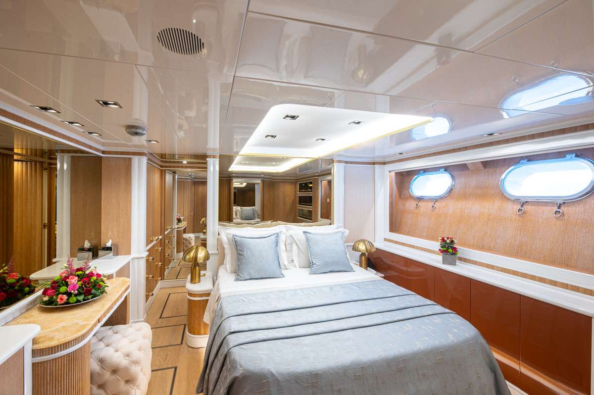 BARENTS Yacht Charter - Double Stateroom