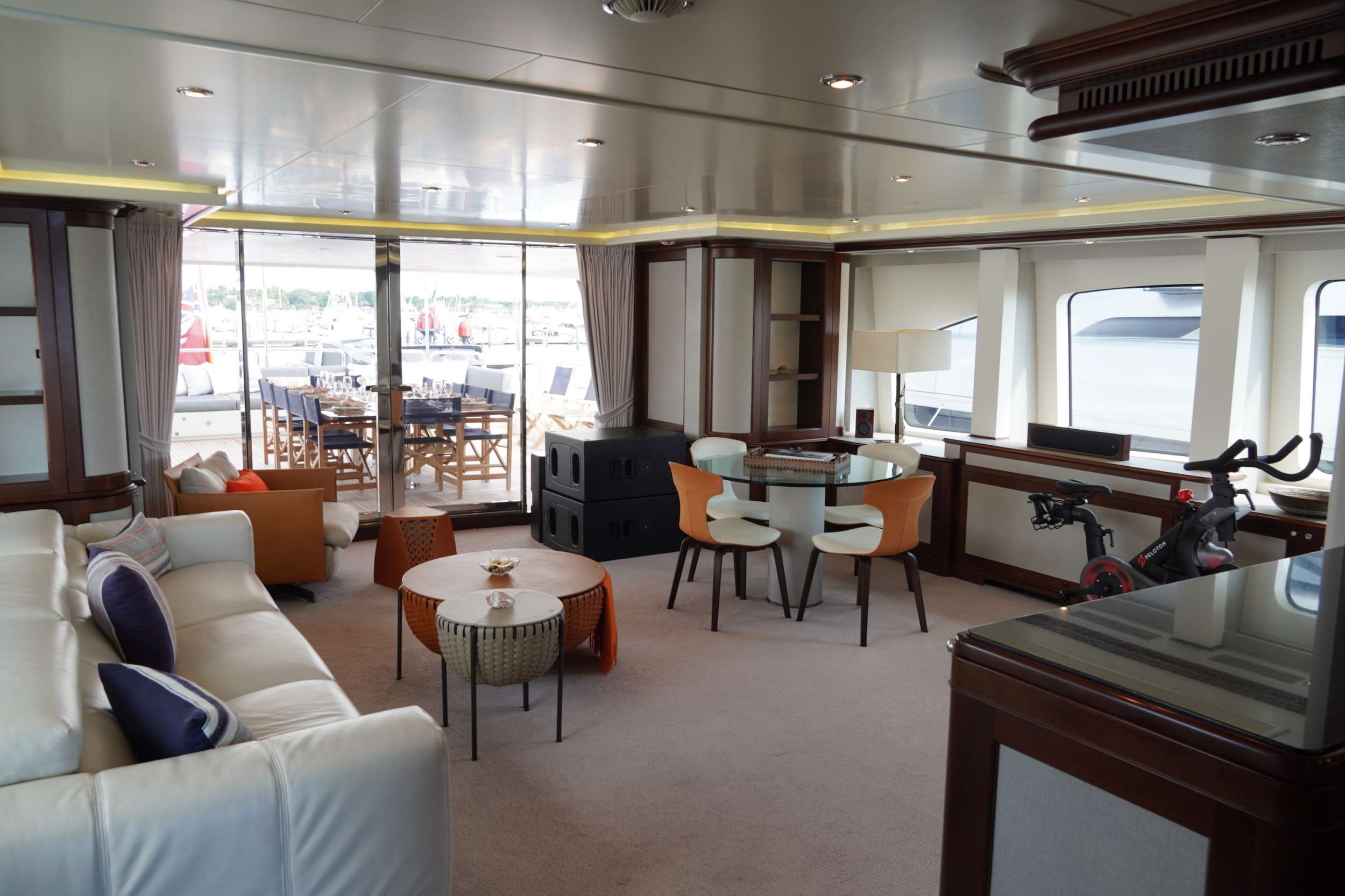 Upper deck  - Sky lounge 