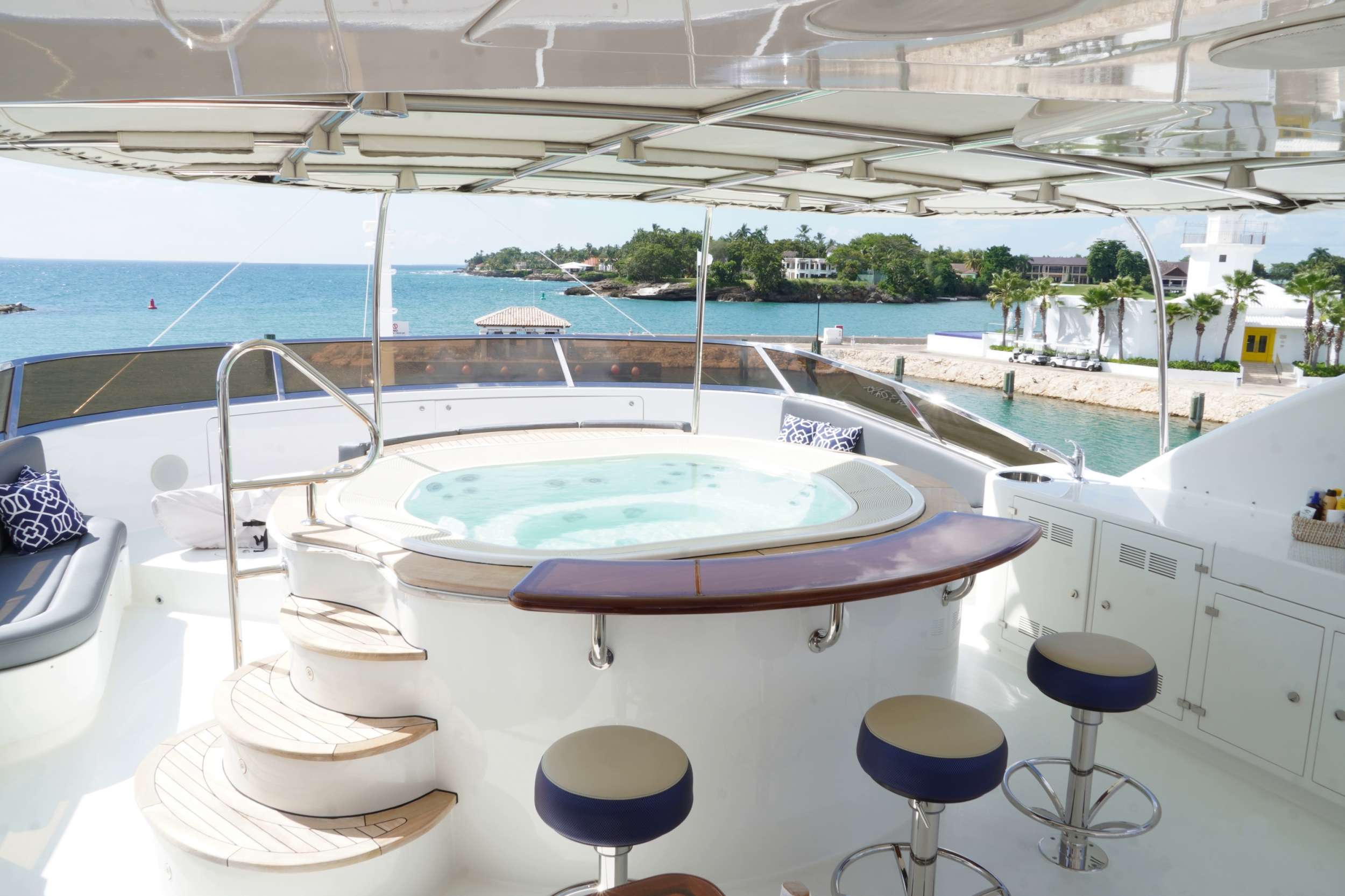 Jacuzzi for 6 guests 