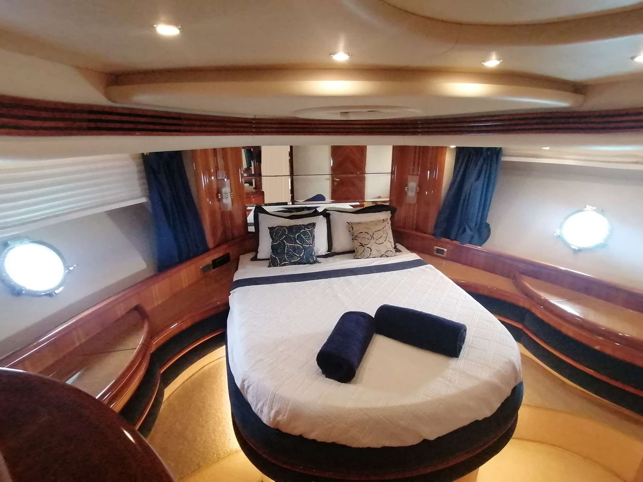 BLUE MED Yacht Charter - VIP cabin