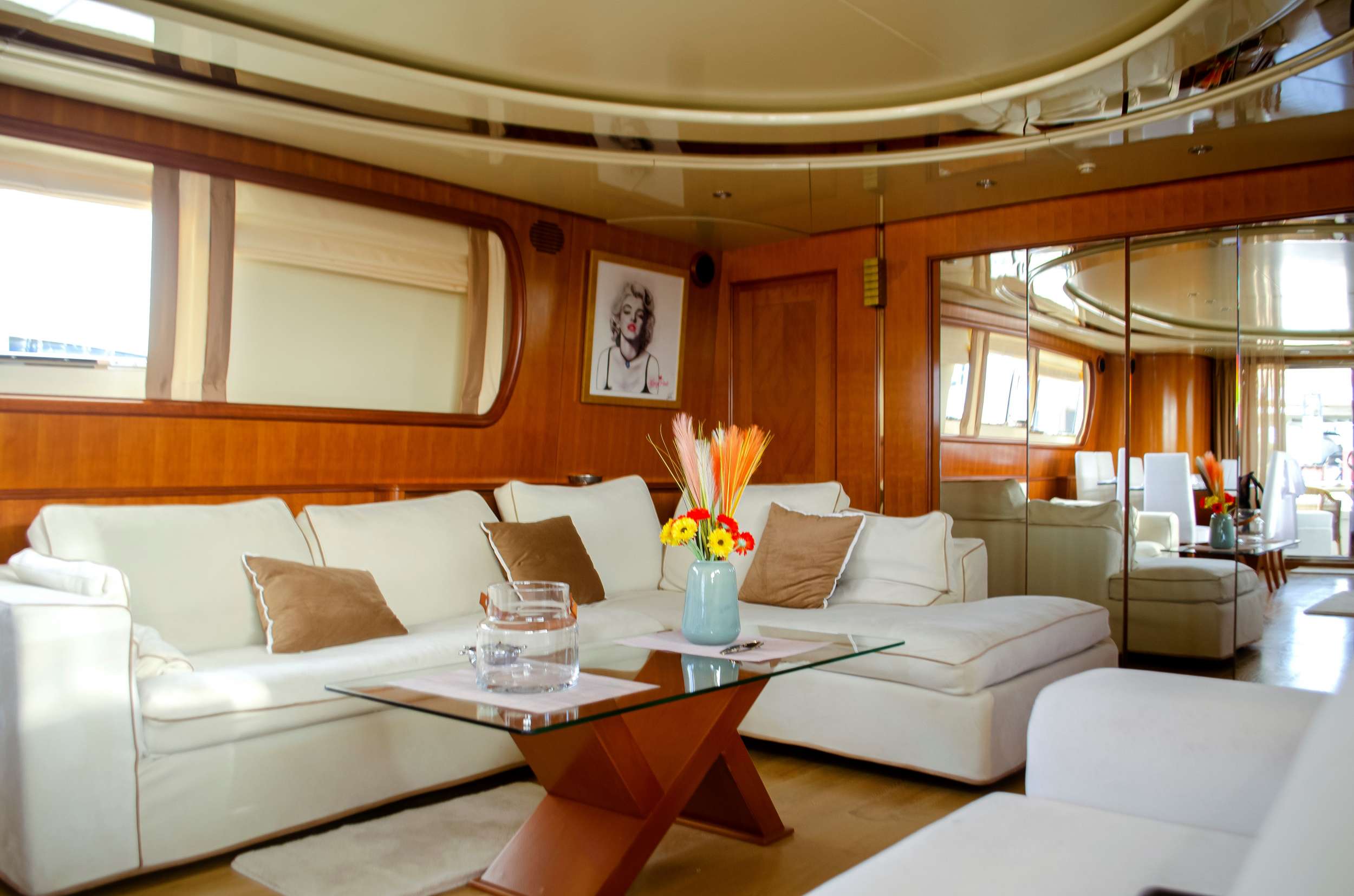 ILLYA F Yacht Charter - Salon
