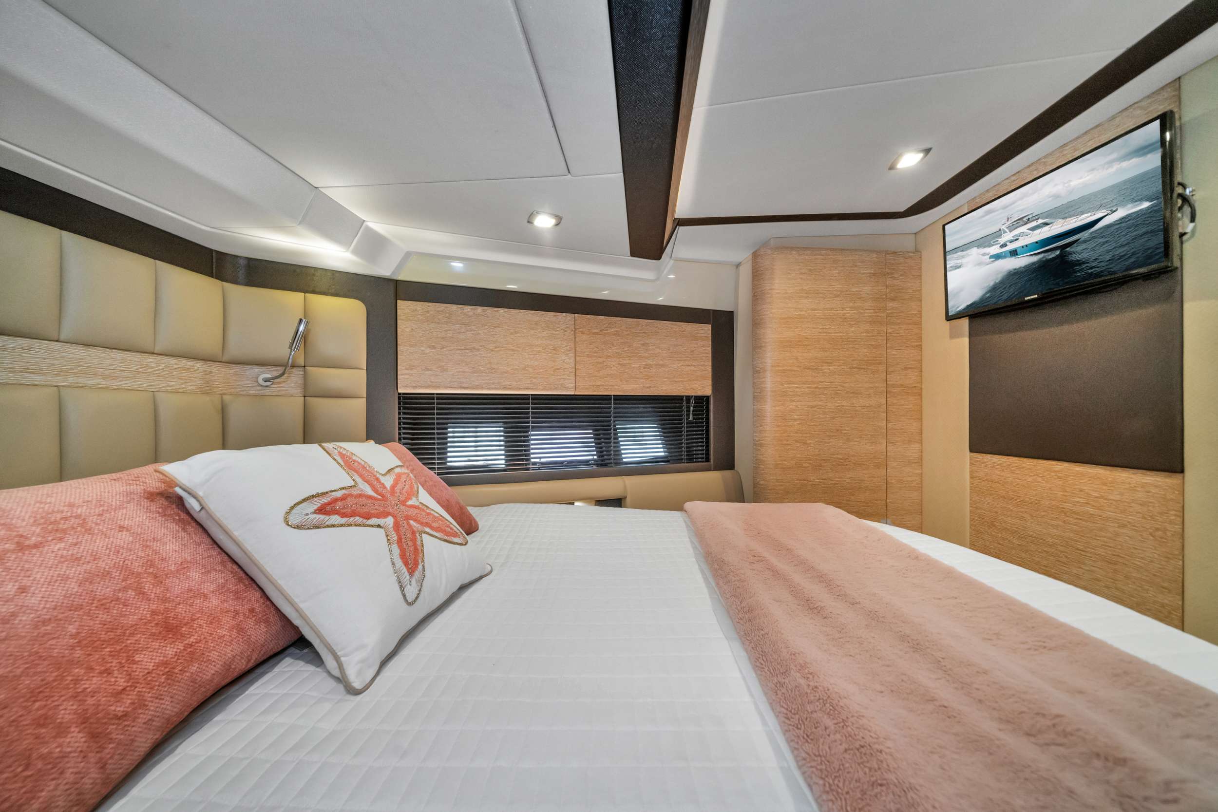 NEENA Yacht Charter - VIP Stateroom