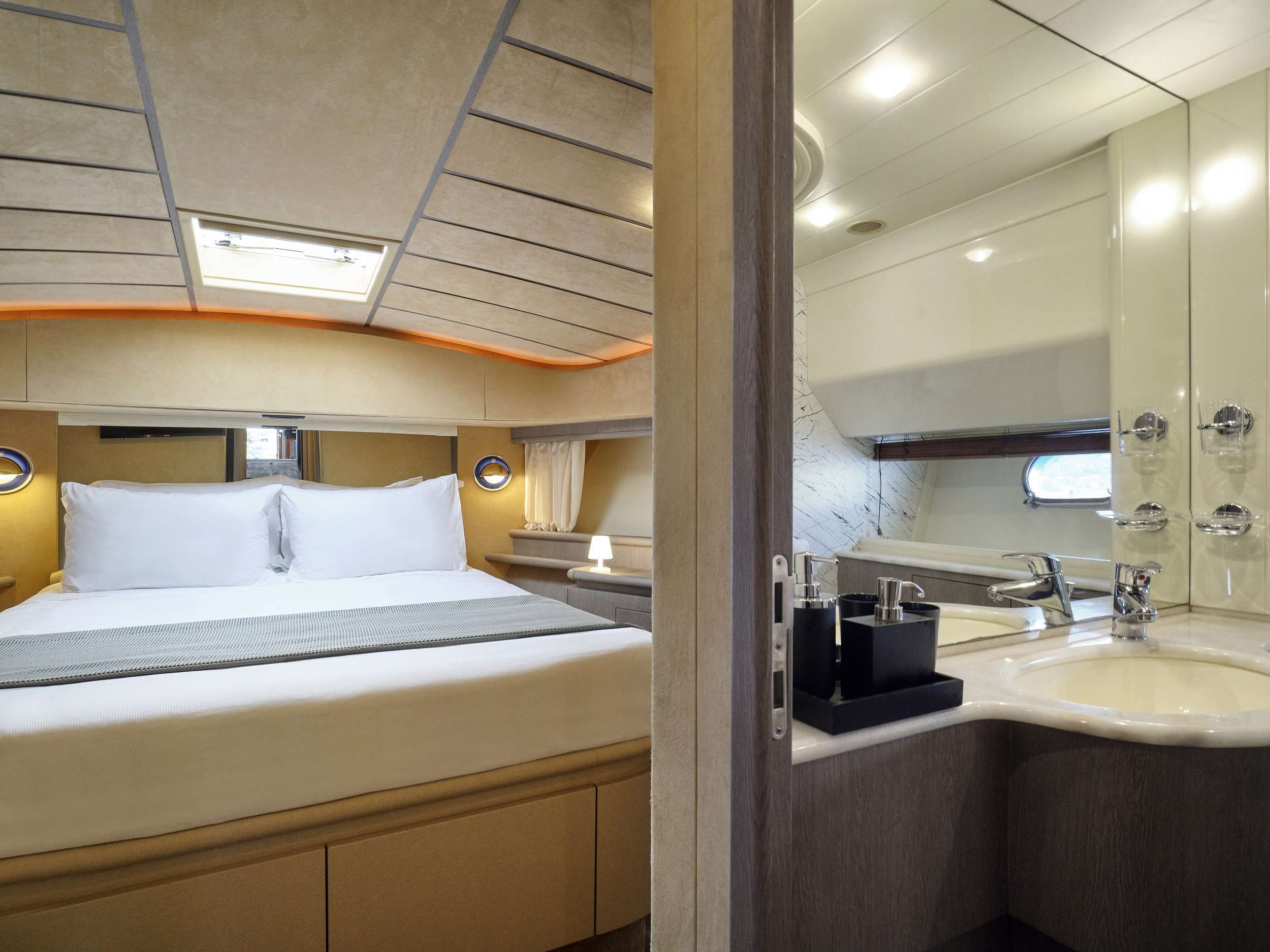 VIP cabin &amp; en-suite facilities