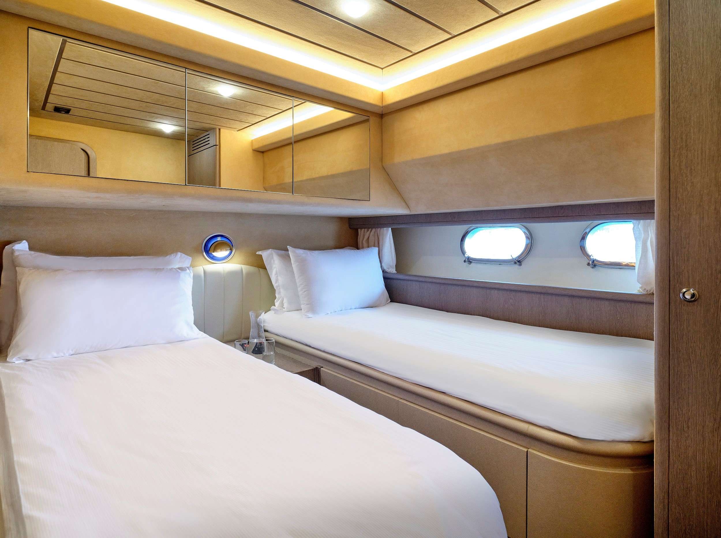 MIREN Yacht Charter - Twin cabin