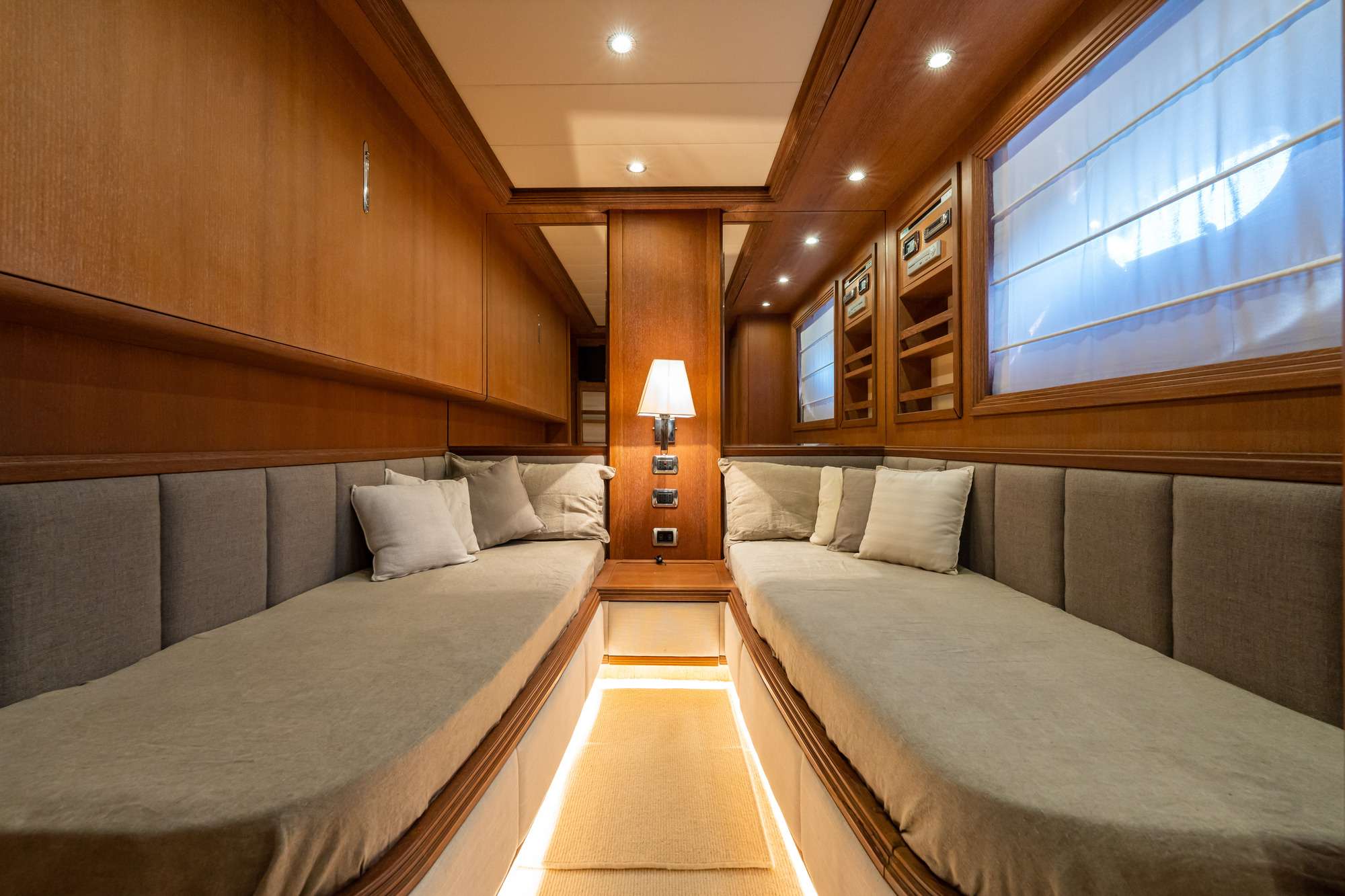Resilience Yacht Charter - Twin Cabin