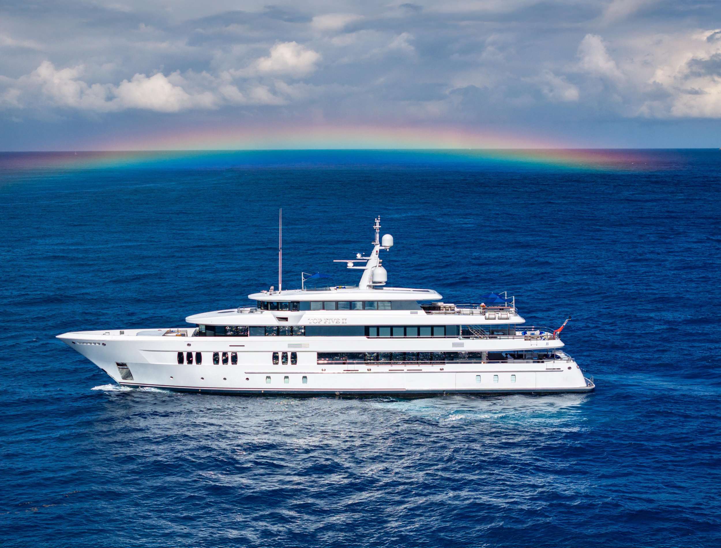 200′ Hakvoort TOP FIVE II For Charter