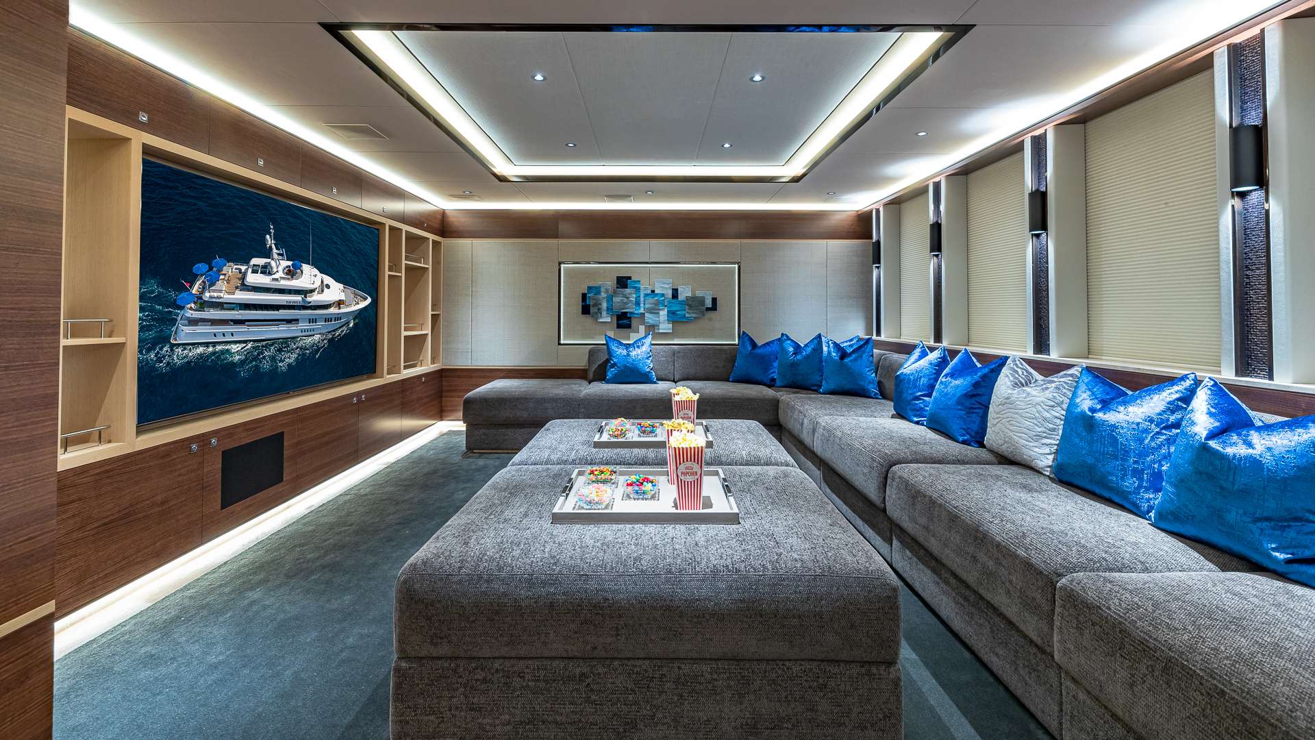 TOP FIVE II Yacht Charter - Cinema Room (Convertible)
