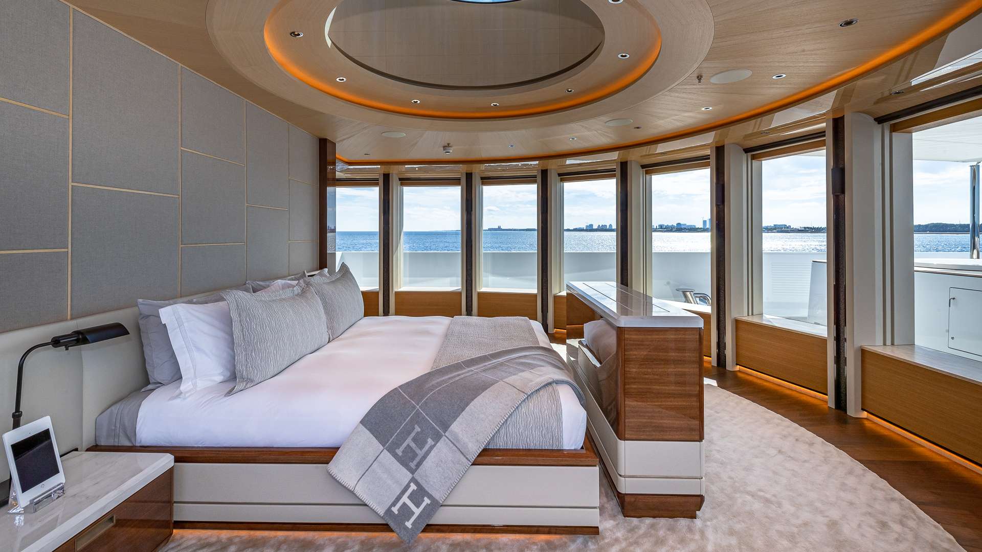 TOP FIVE II Yacht Charter - Owner's Stateroom