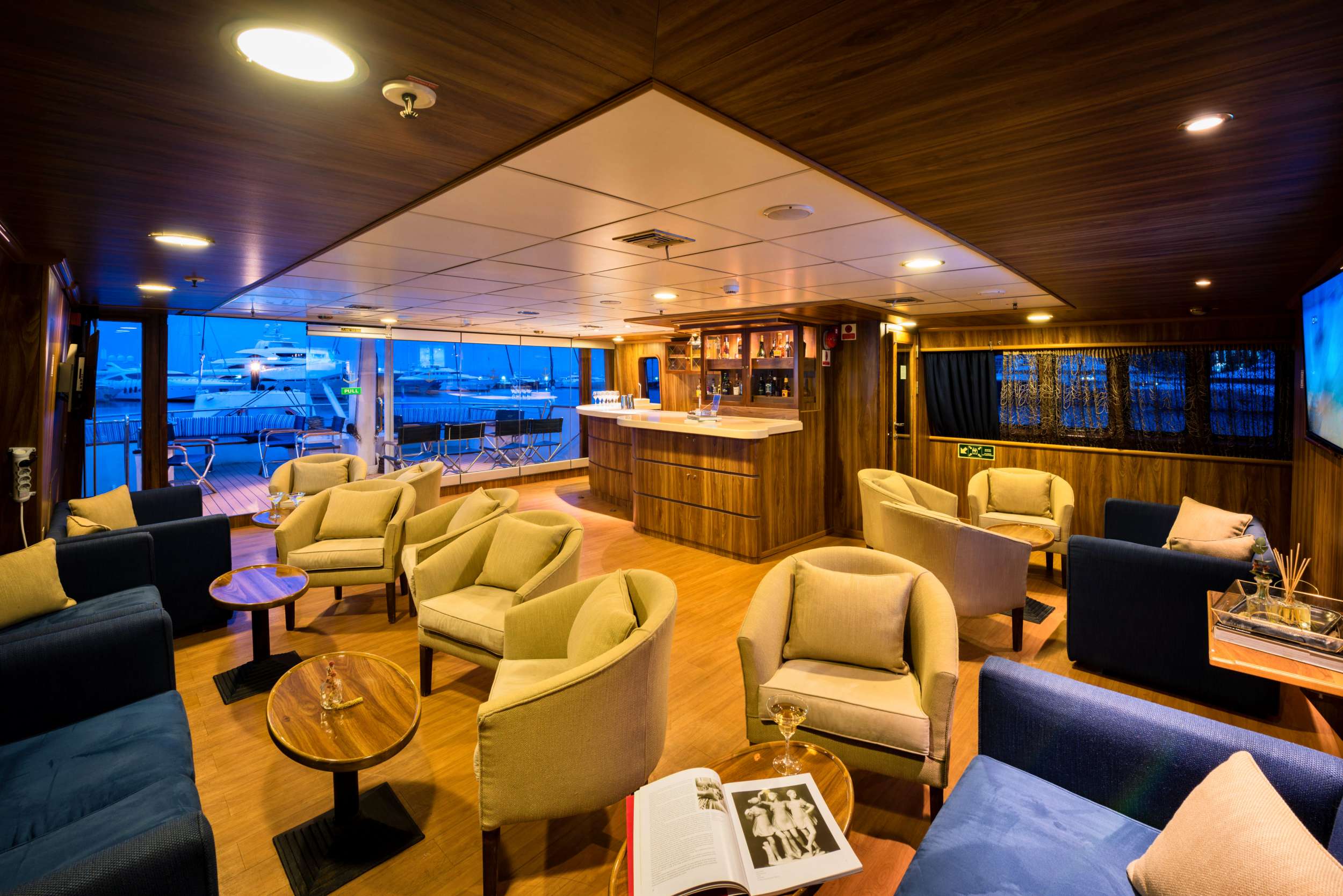 Panorama Yacht Charter - Upper Deck Salon