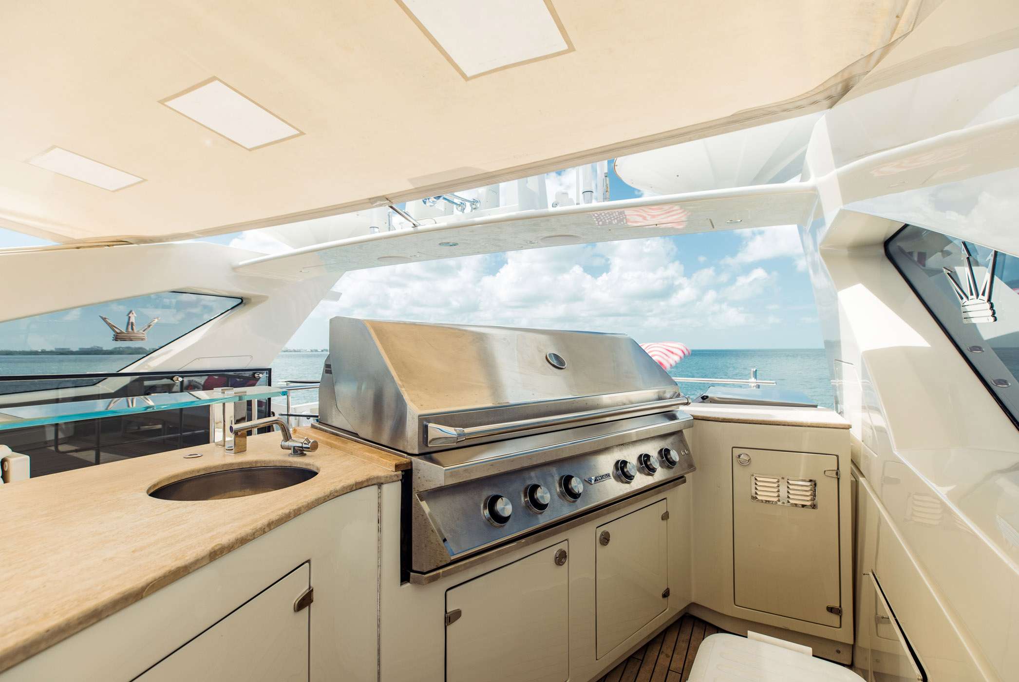 Casual Yacht Charter - VIP Cabin