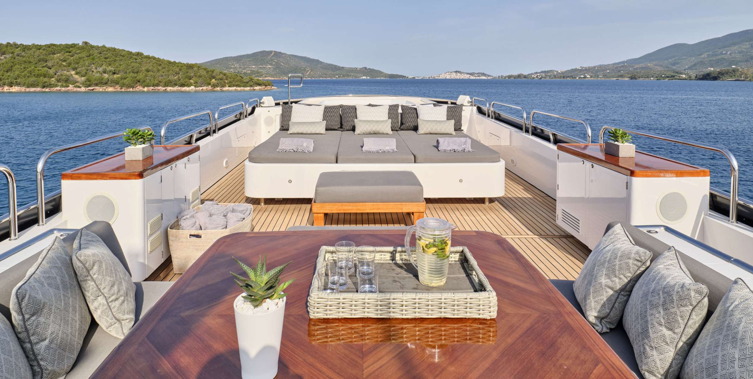 ELEMENT Yacht Charter - Sundeck Dining &amp; Lounge Area