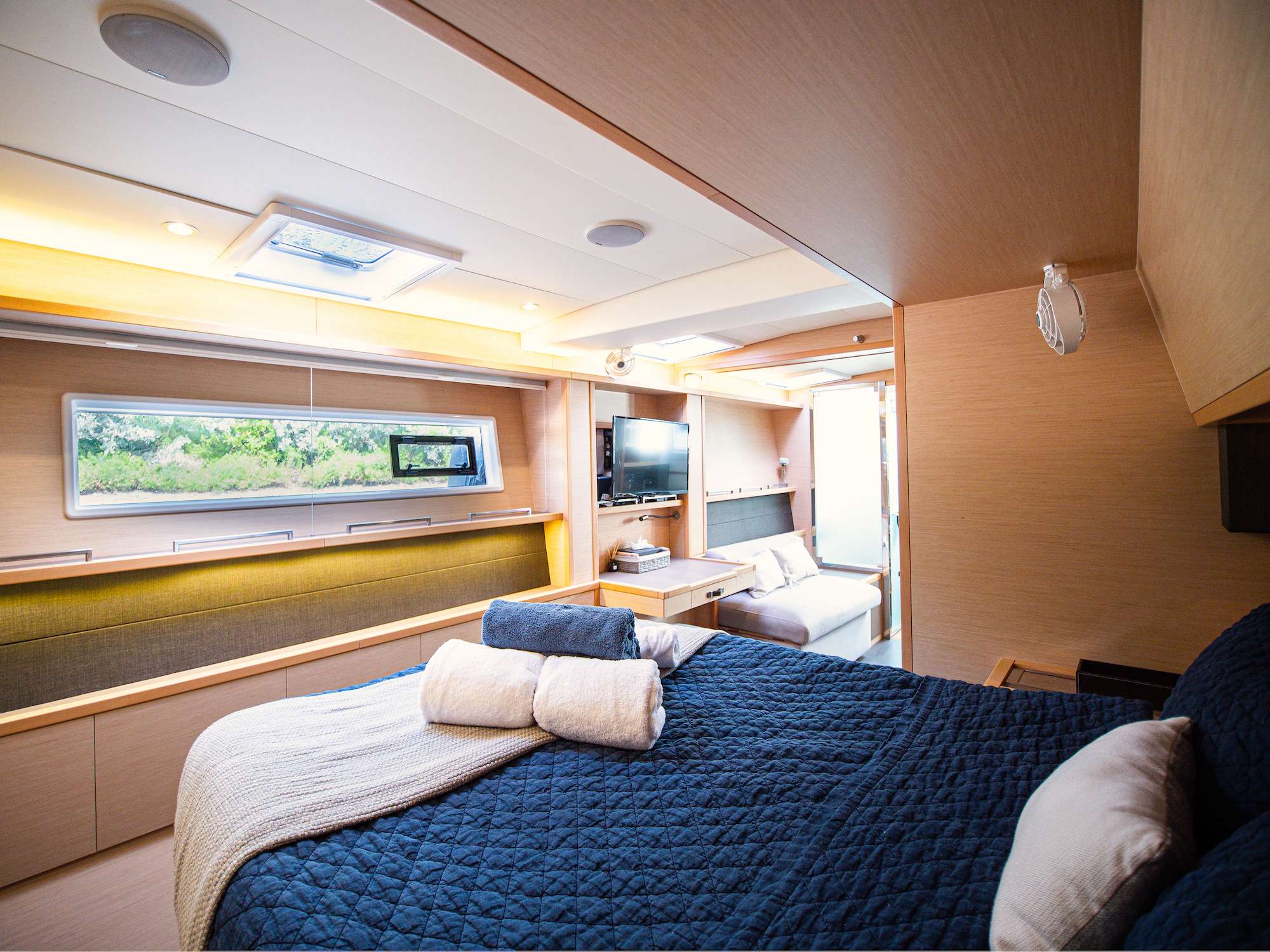 Philotimo Yacht Charter - Master cabin suite