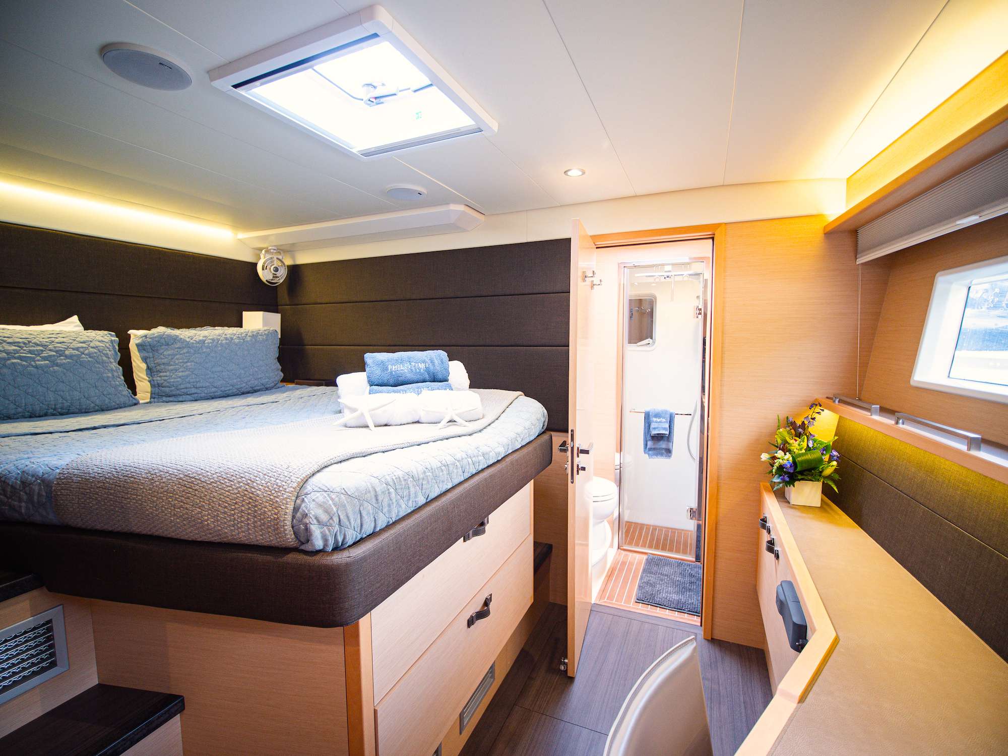 Philotimo Yacht Charter - Guest Cabin