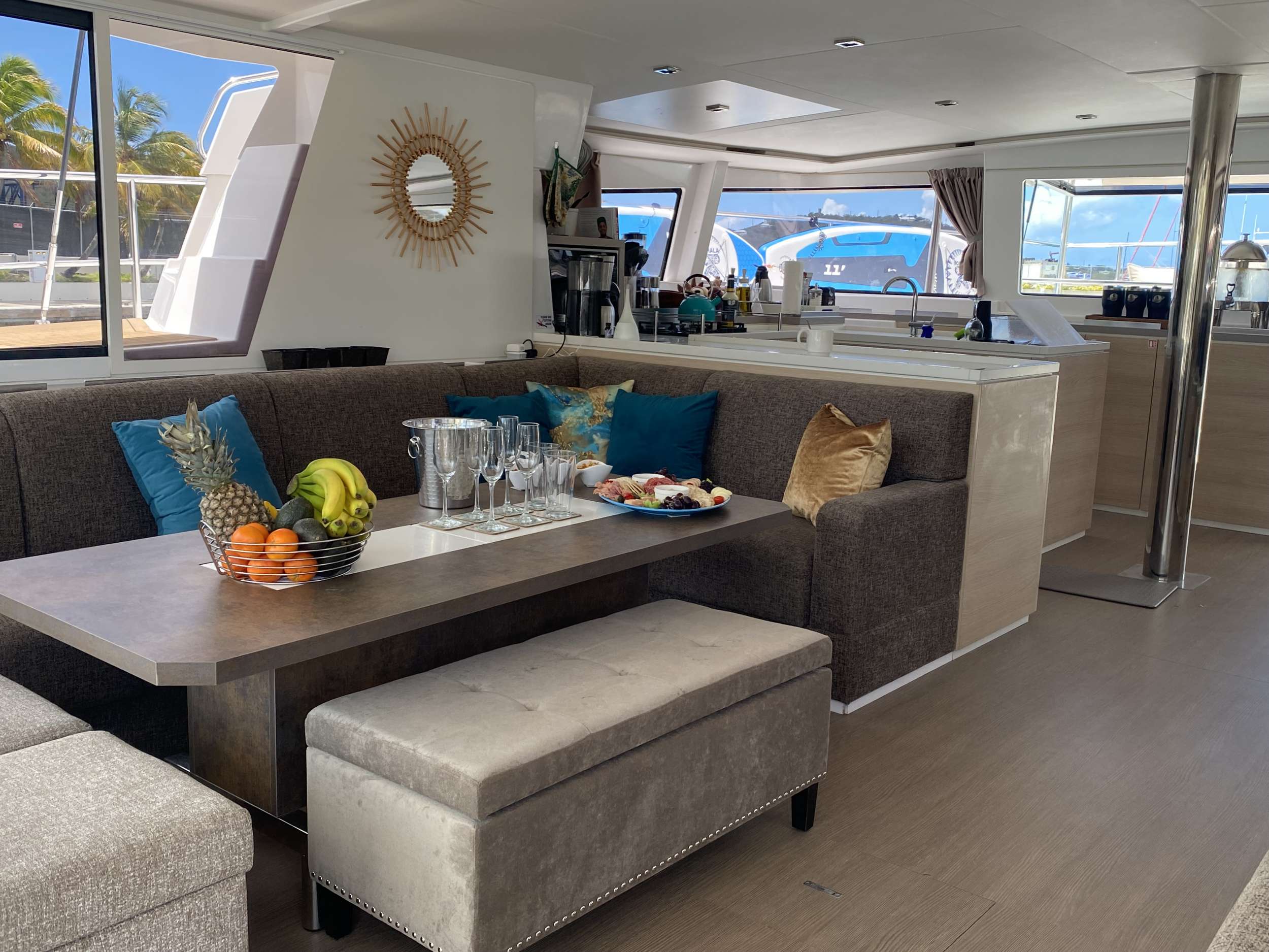 Galaxsea Yacht Charter - Salon