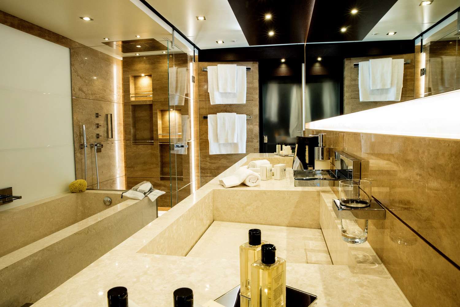 PERSEFONI I Yacht Charter - Master Suite bath