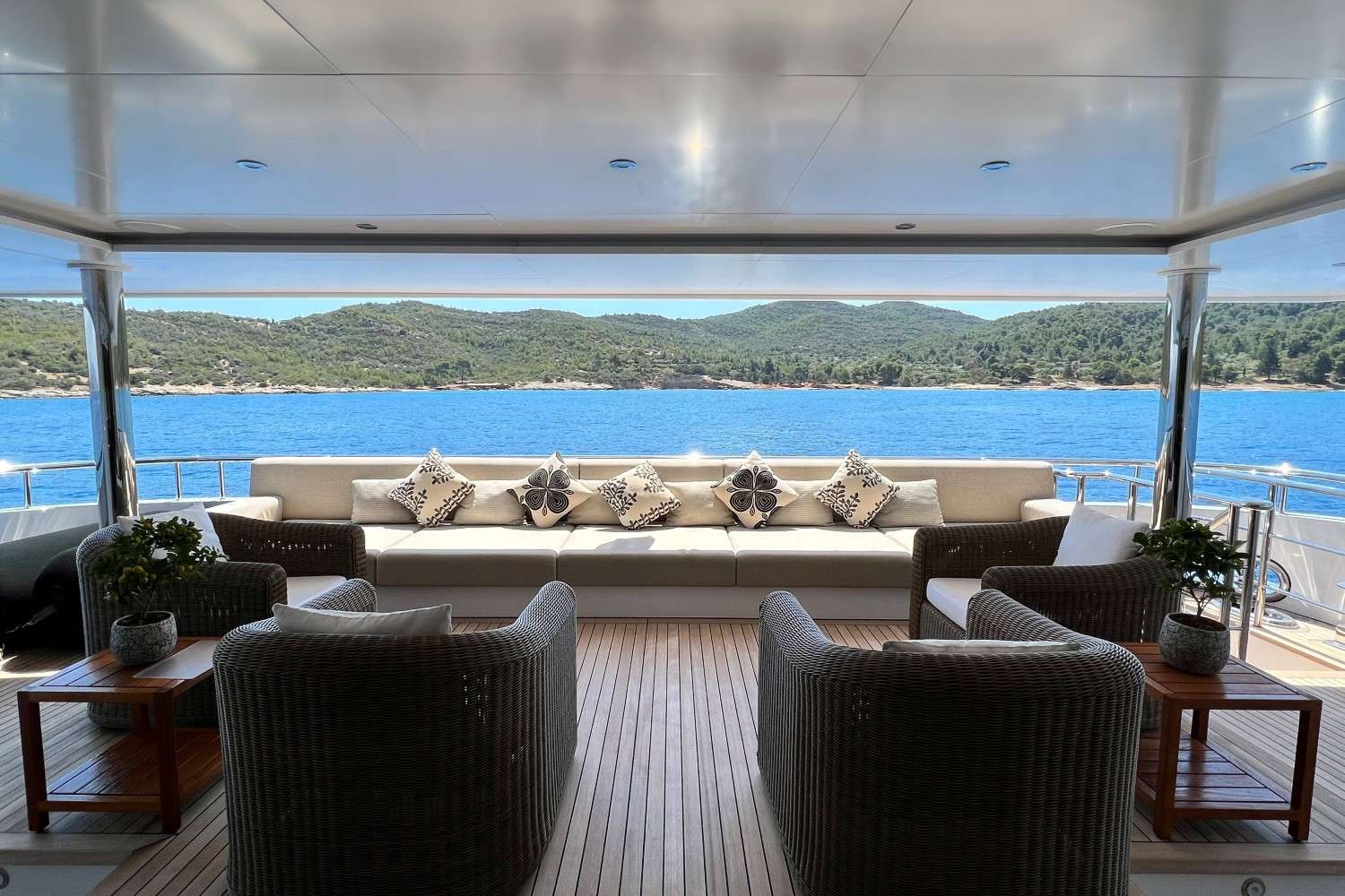 PERSEFONI I Yacht Charter - Upper deck aft