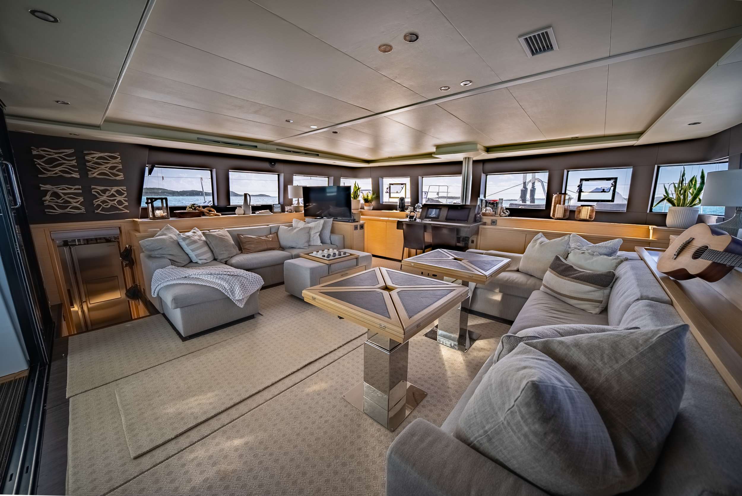 ASCENSION Yacht Charter - Spacious &amp; cozy salon area
