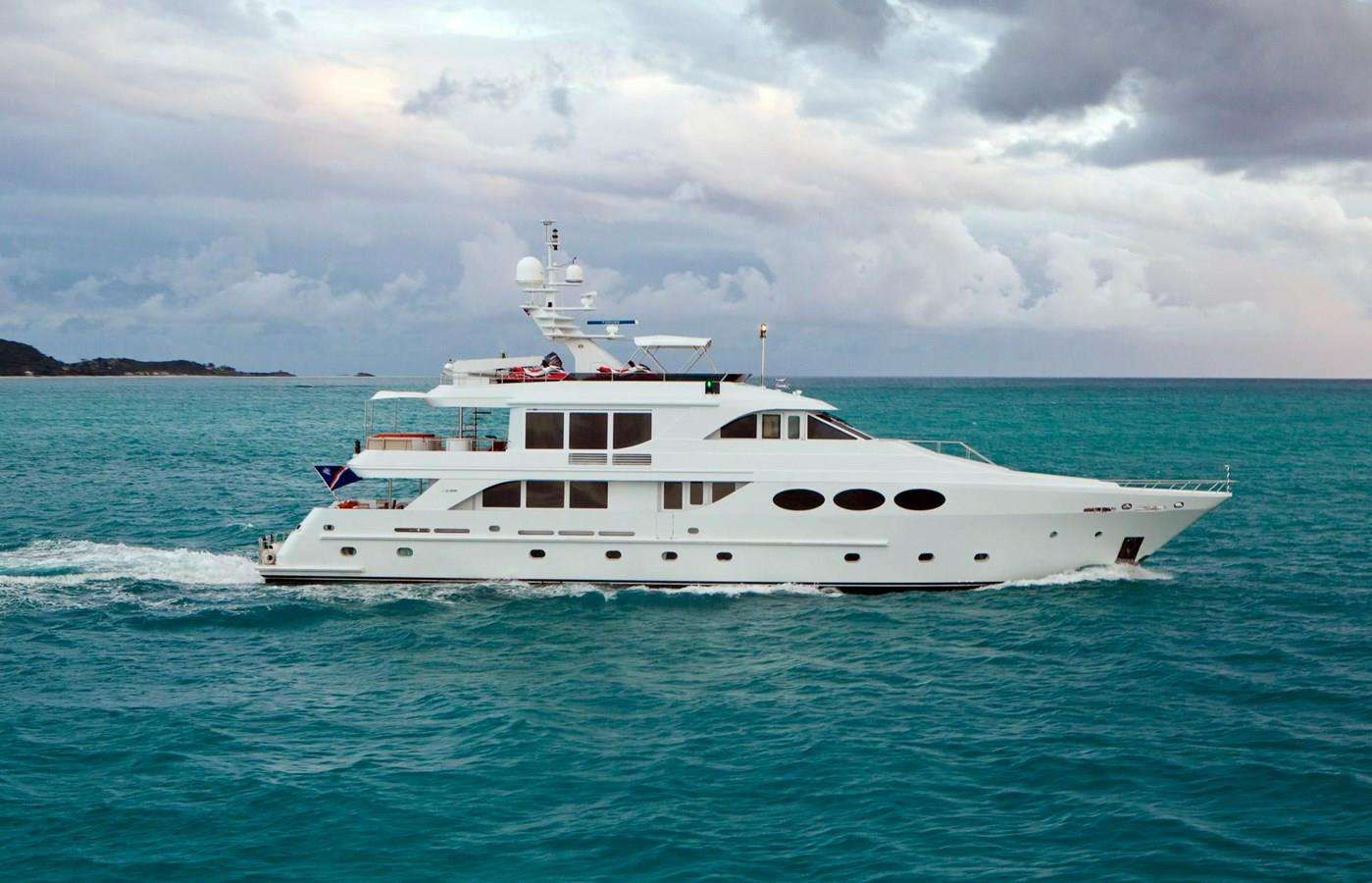 LAST CALL Yacht Charter - Ritzy Charters