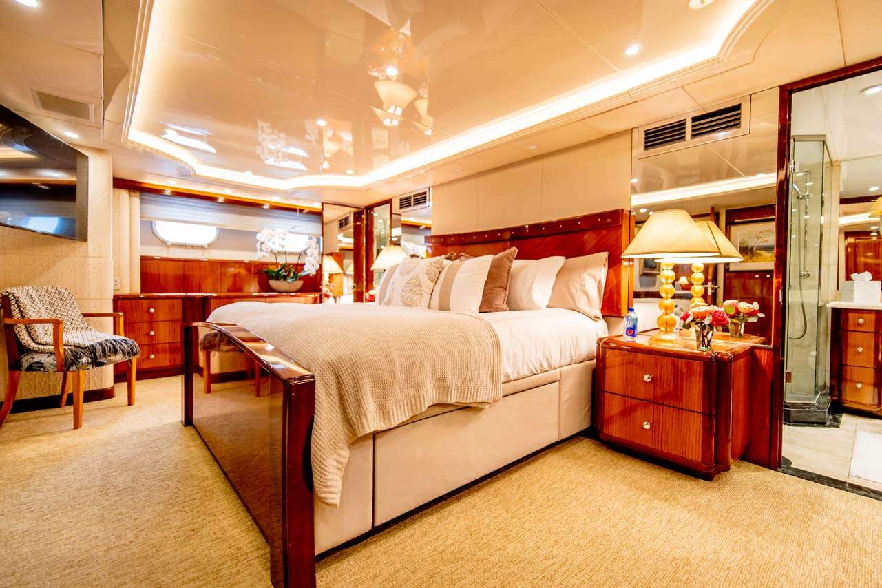 SUMMERTIME II Yacht Charter - Owner's Stateroom