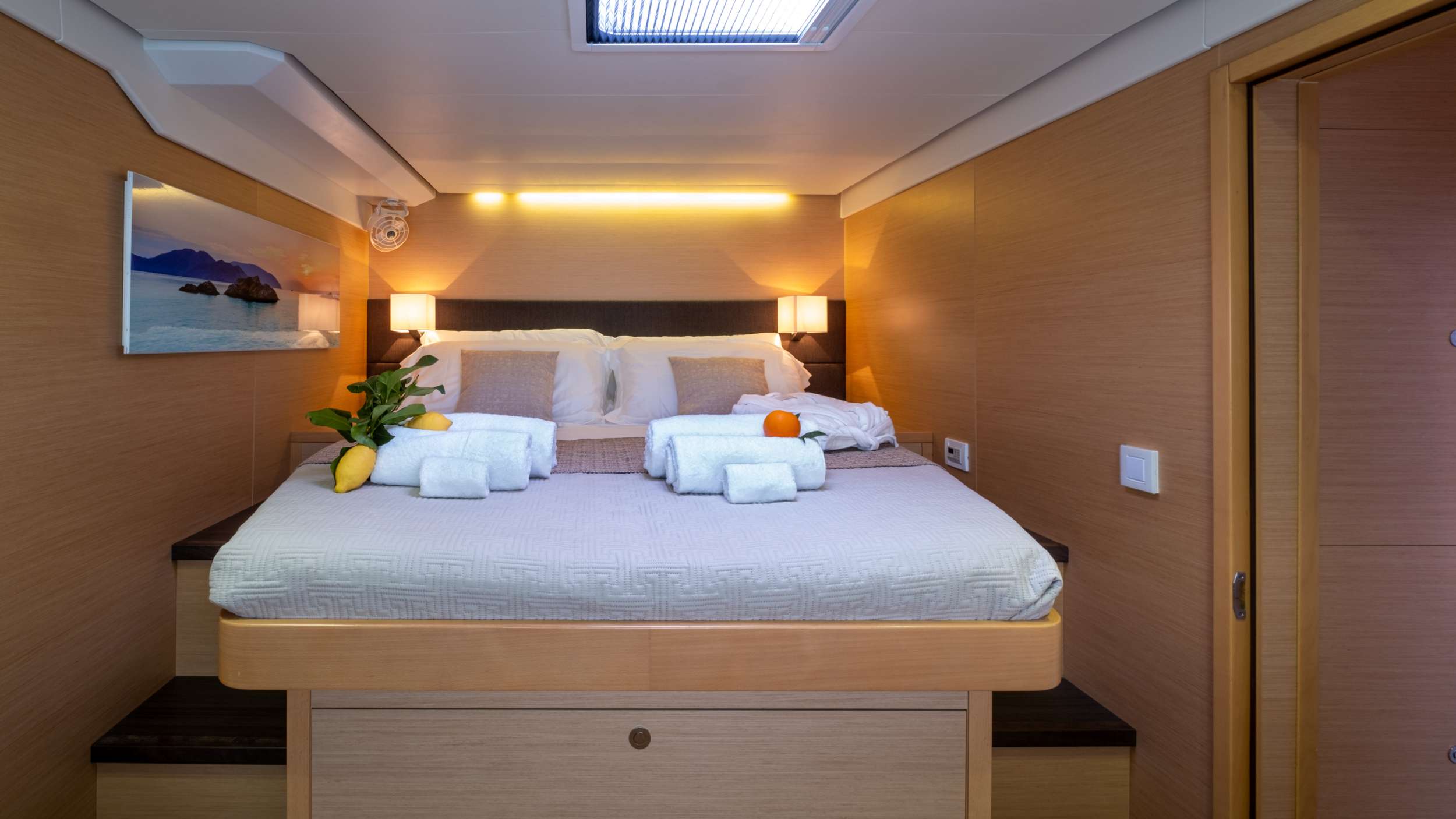 Bow-left cabin