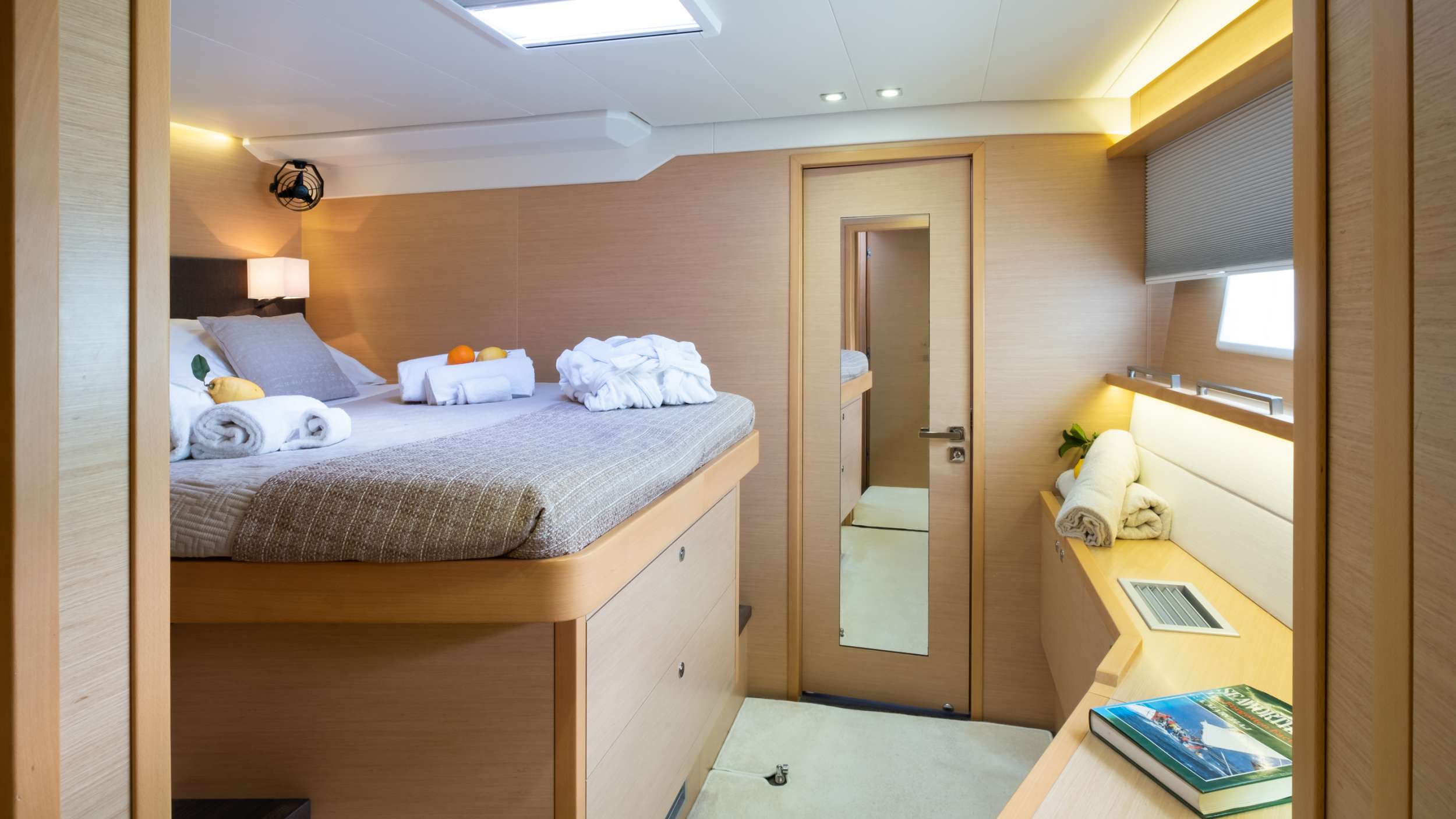 BLUE DESTINY Yacht Charter - Bow-right cabin