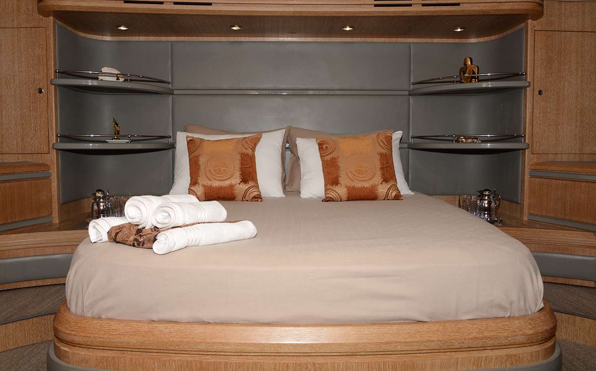 OBSIDIAN Yacht Charter - VIP Cabin