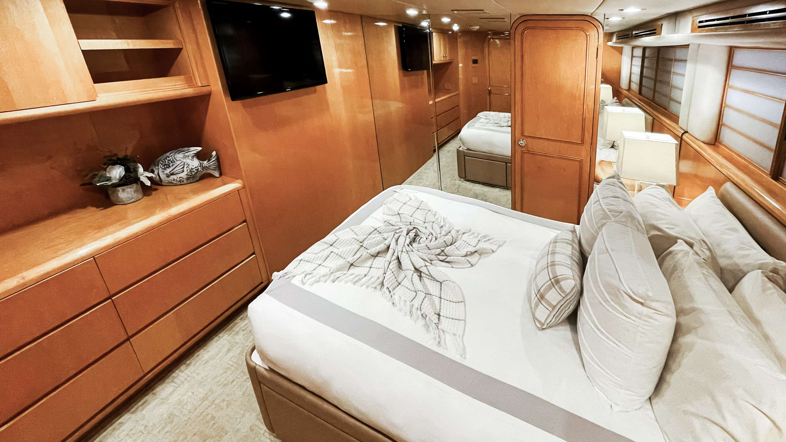 LONE STAR Yacht Charter - Guest Stateroom 3