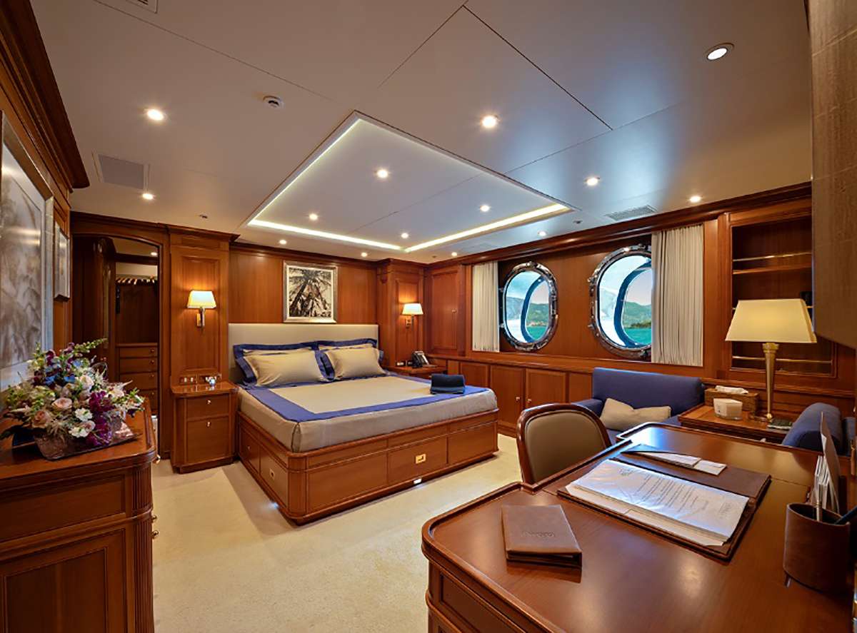 JASALI  II Yacht Charter - Master cabin