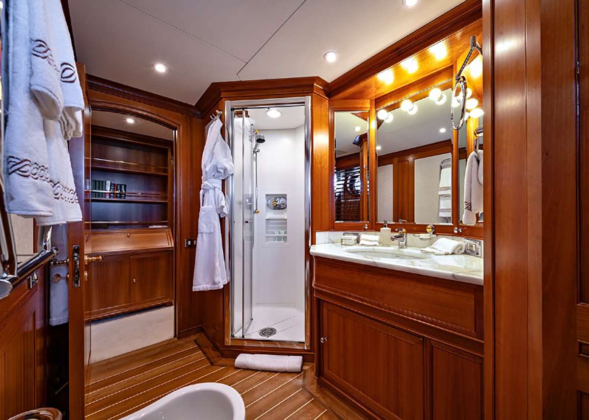 JASALI  II Yacht Charter - Bathroom