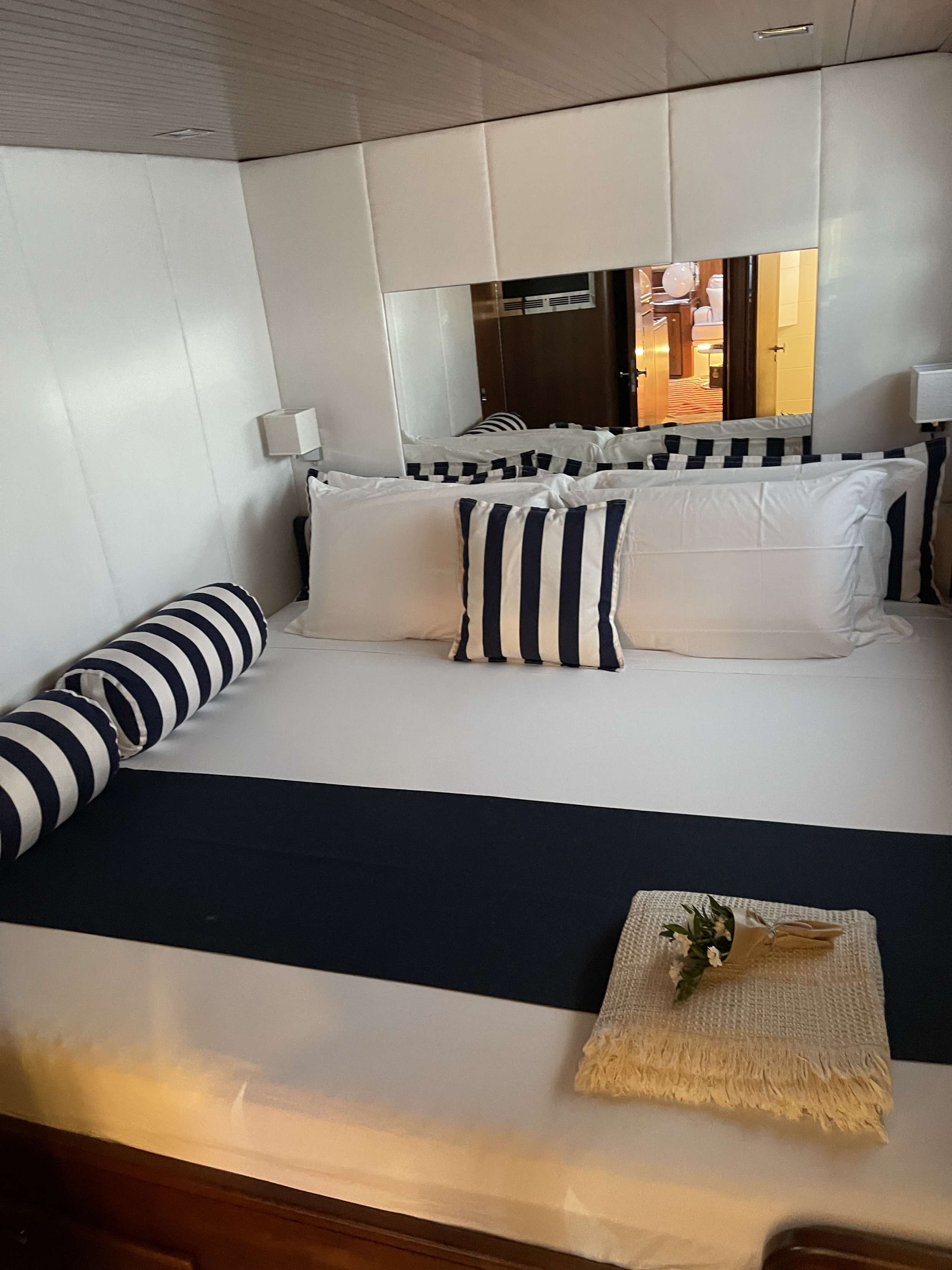 MALIZIA Yacht Charter - Master cabin