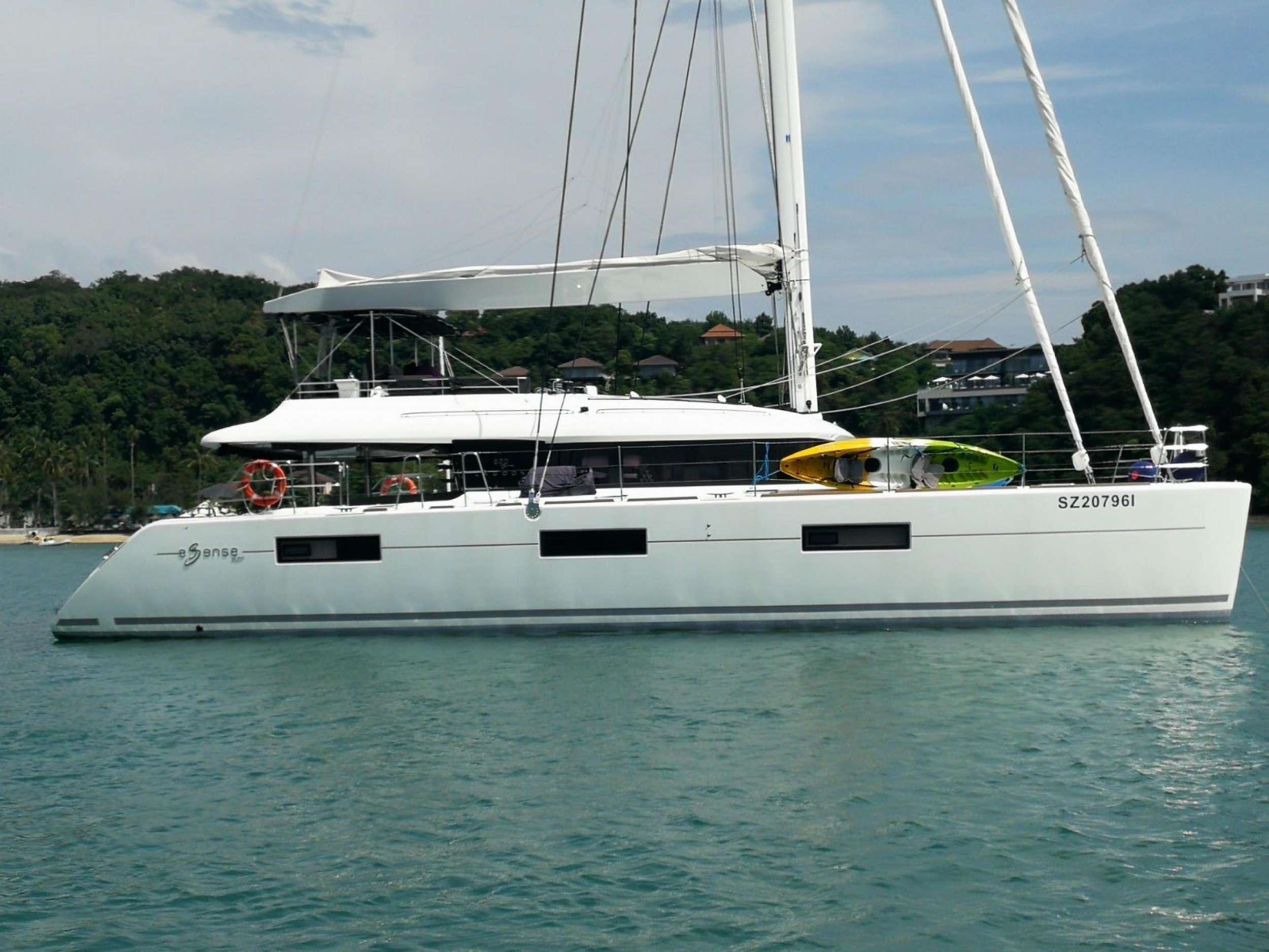 Six Degrees Yacht Charter - Ritzy Charters