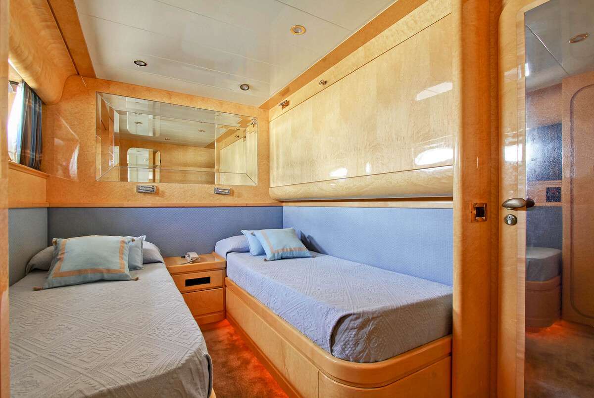 Prime Yacht Charter - Twin Cabin