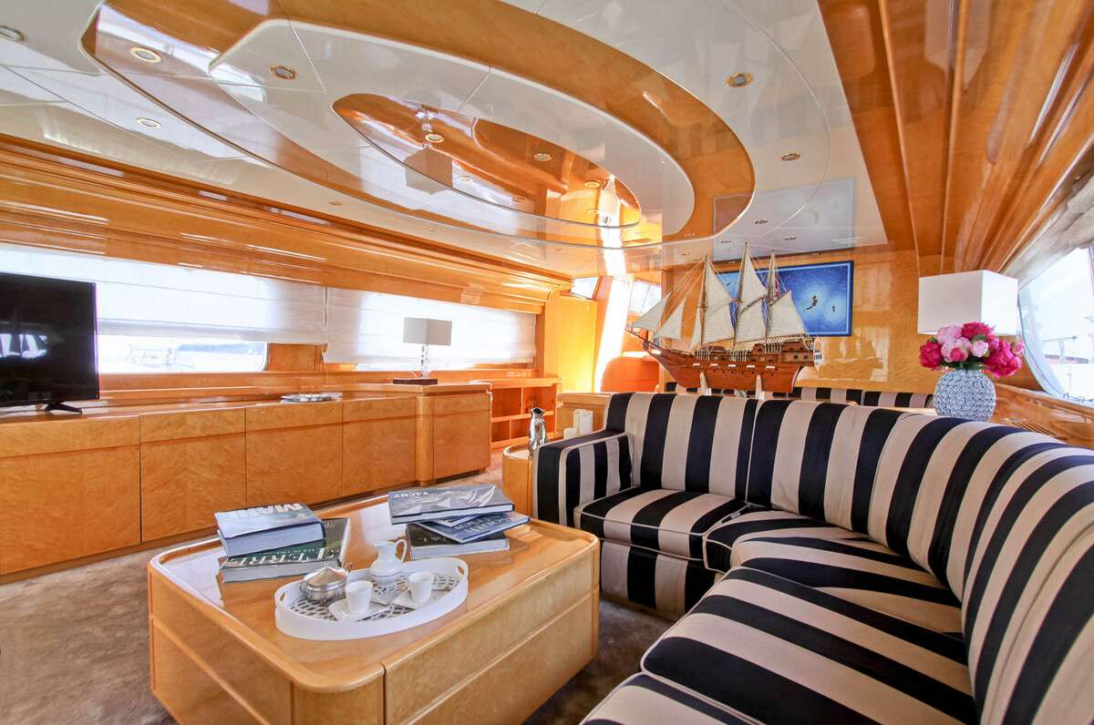 Prime Yacht Charter - Main Salon