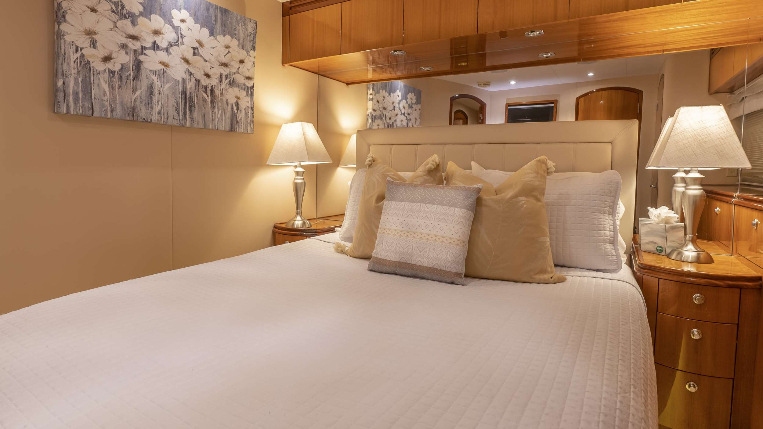 GALLOPIN Yacht Charter - Guest Stateroom