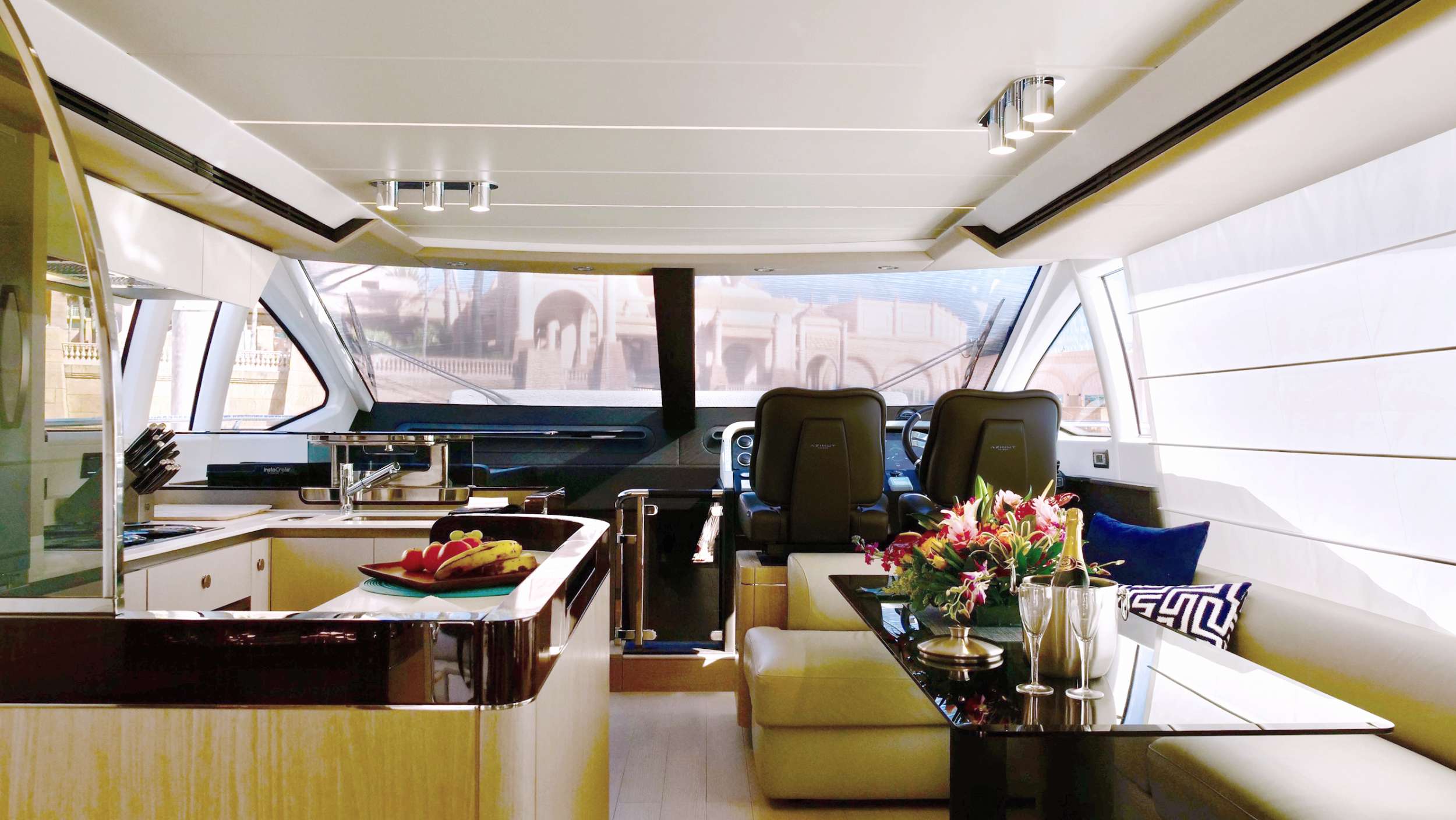 LIQUID ASSET Yacht Charter - Dining