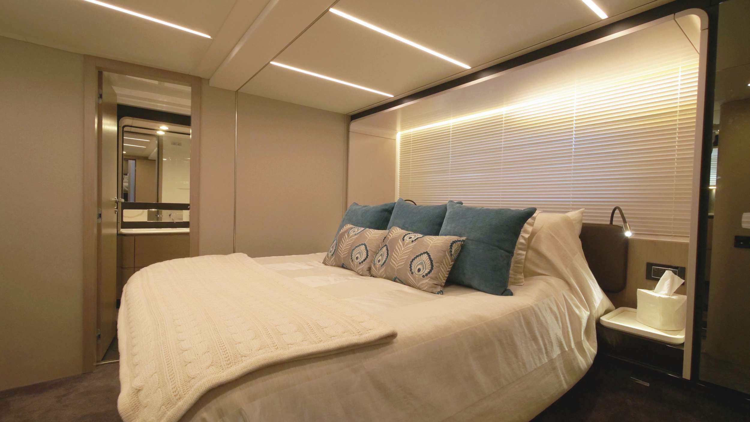 LIQUID ASSET Yacht Charter - Master Stateroom