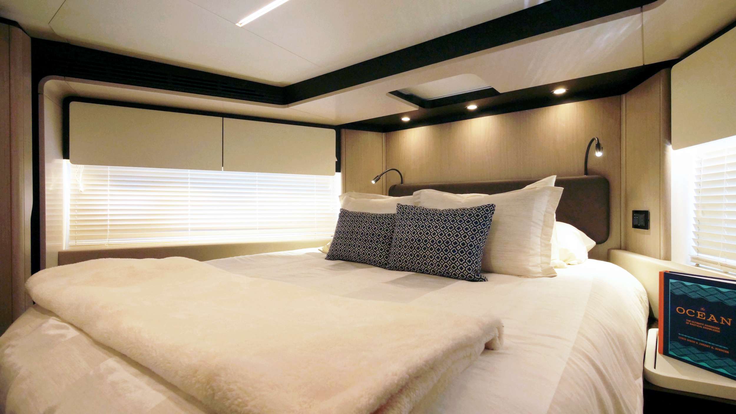 LIQUID ASSET Yacht Charter - VIP Stateroom