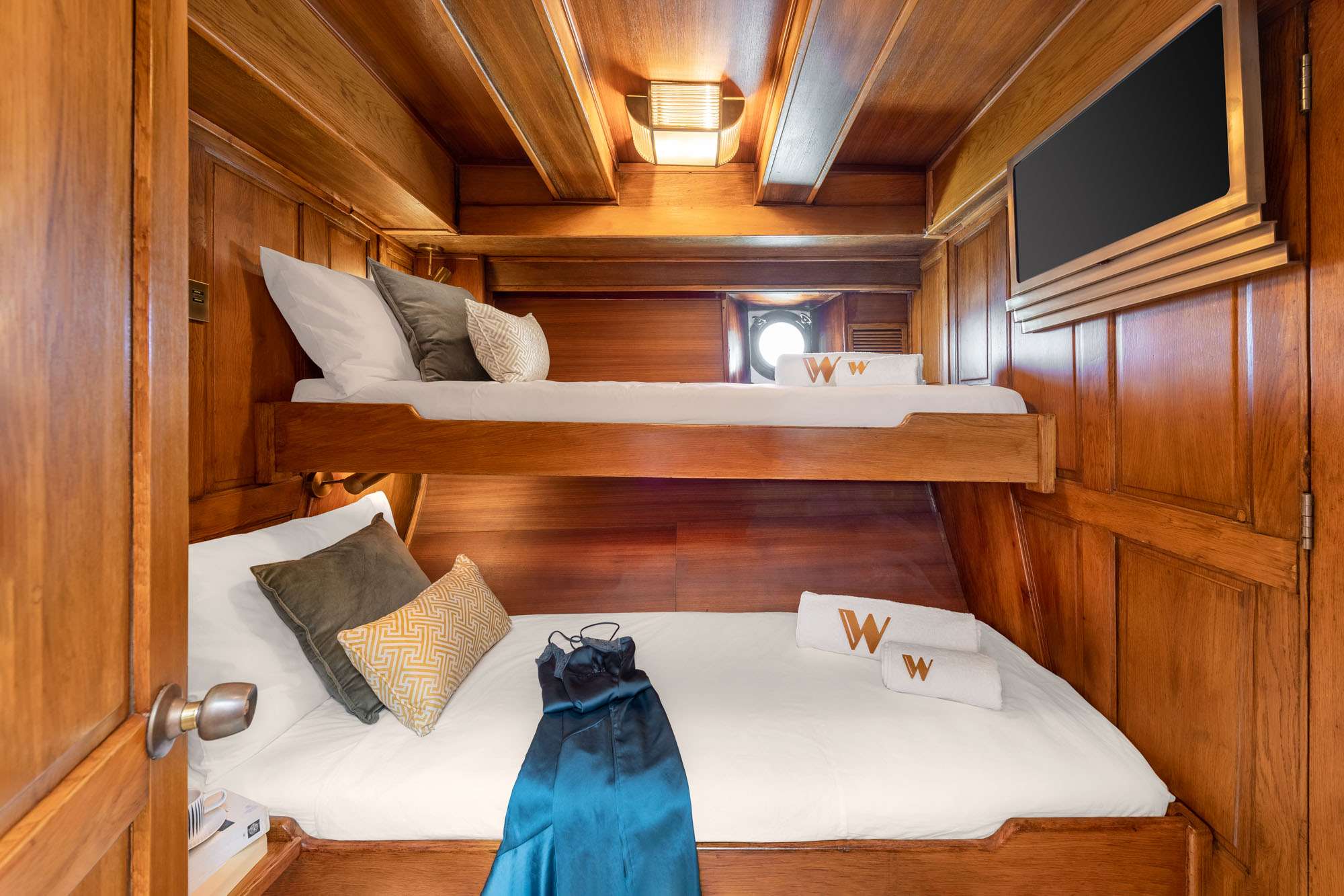WEATHERBIRD Yacht Charter - Twin cabin
