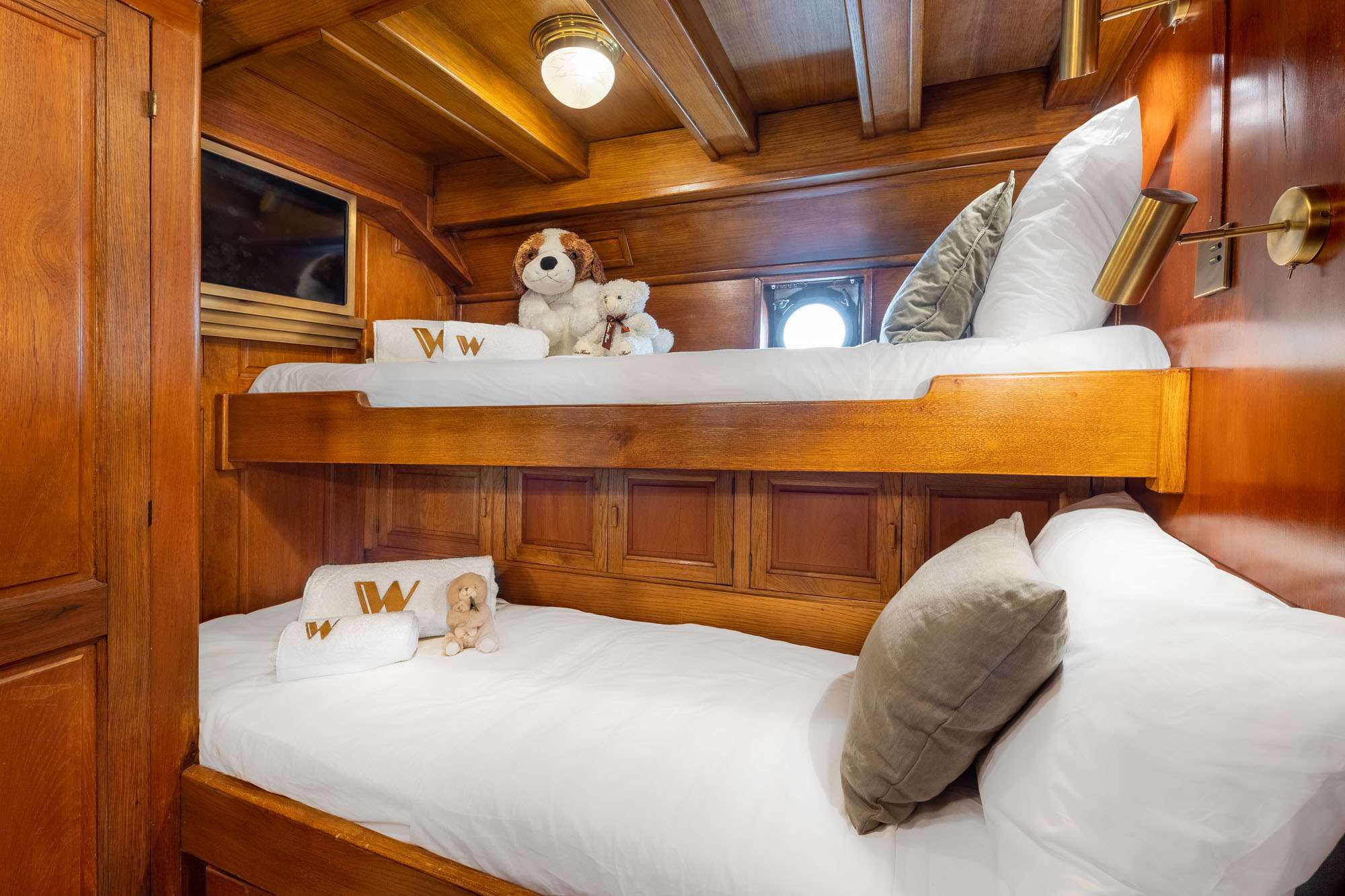 WEATHERBIRD Yacht Charter - Twin cabin 2