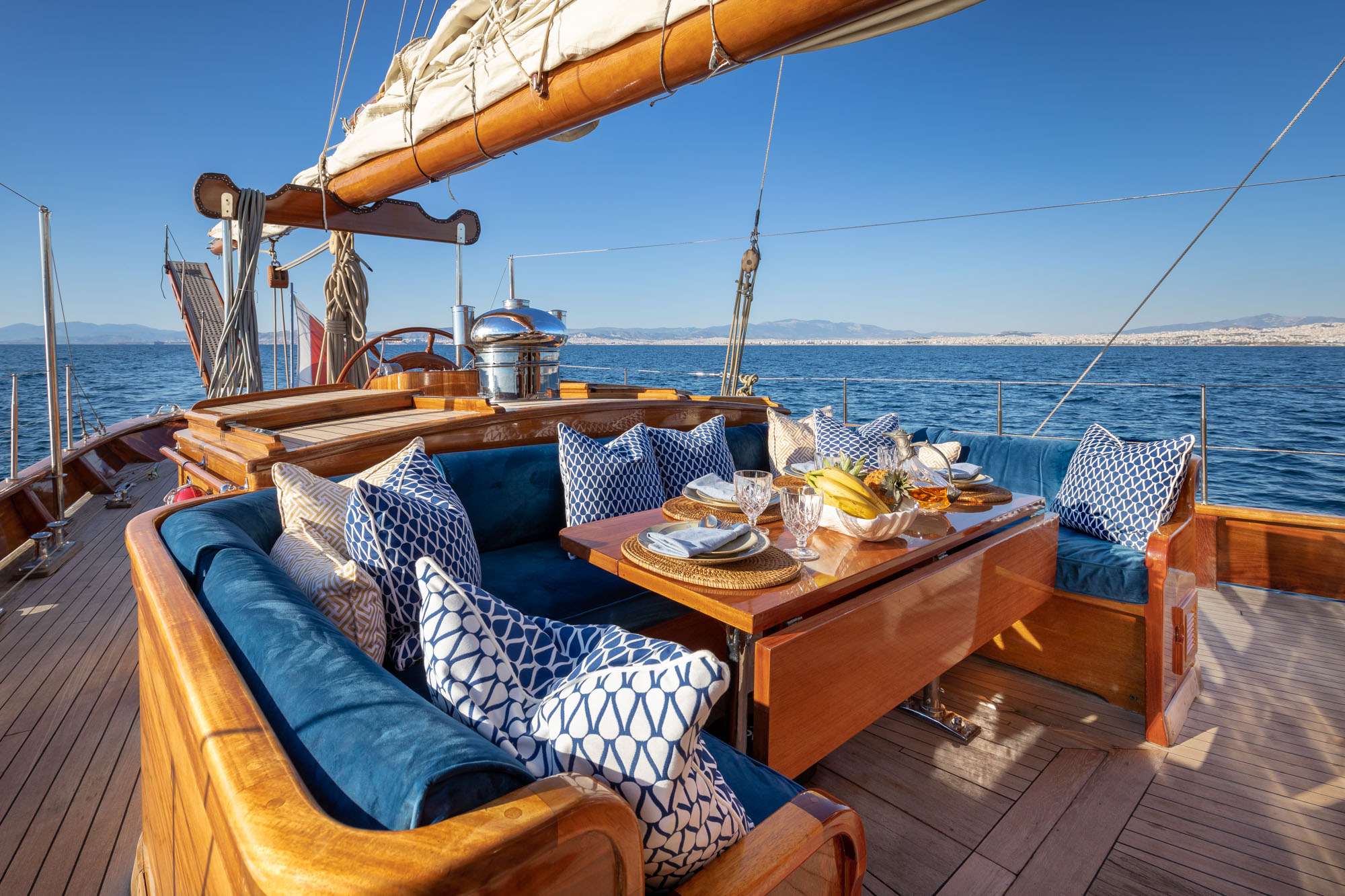 WEATHERBIRD Yacht Charter - Aft seating