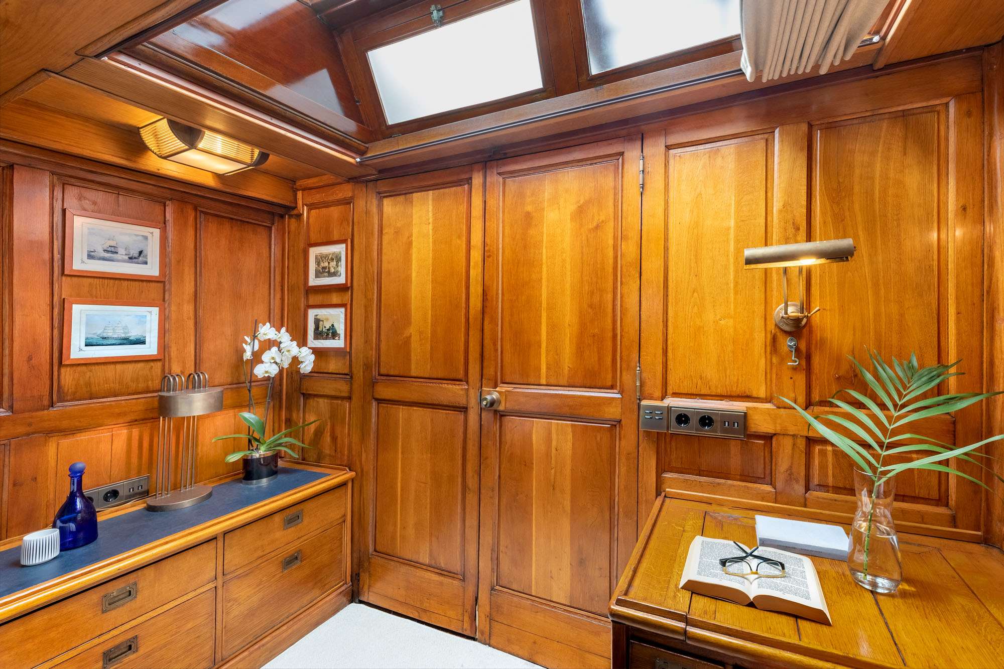 WEATHERBIRD Yacht Charter - Owner's suite