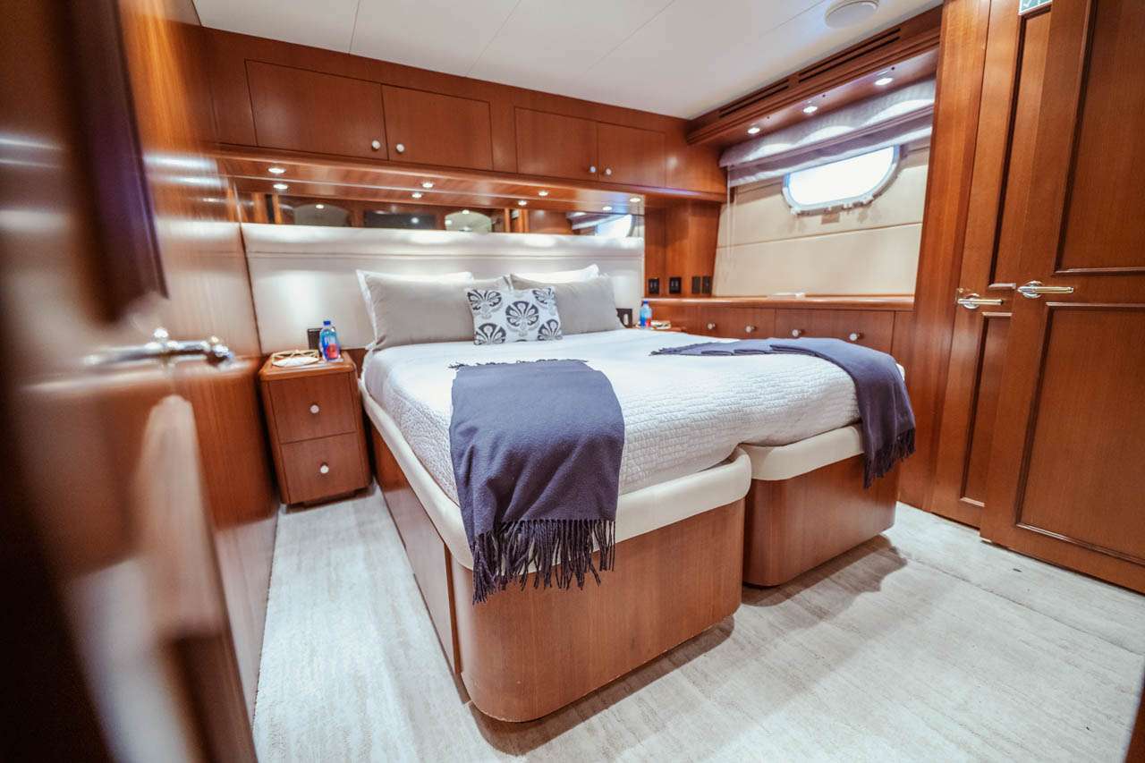 MAGNUM RIDE Yacht Charter - Twin Stateroom converted to King