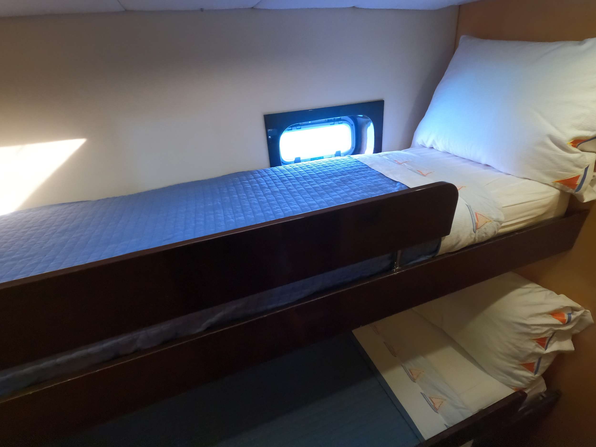 SERENDIPITY Yacht Charter - Two Bunk Beds